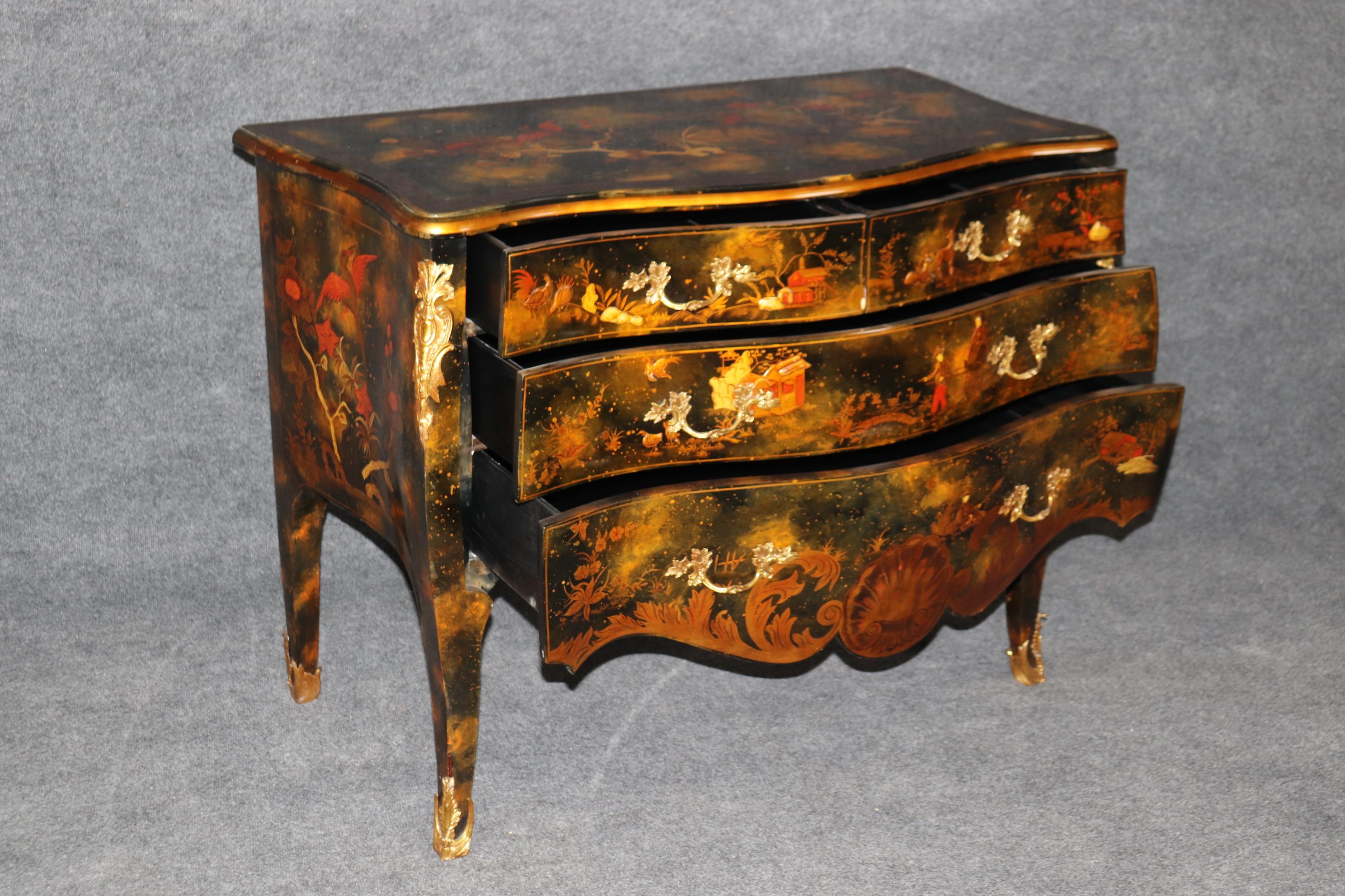 Maitland Smith Attributed Painted Chinoiserie Bombe Louis XV Style Commode  For Sale 1