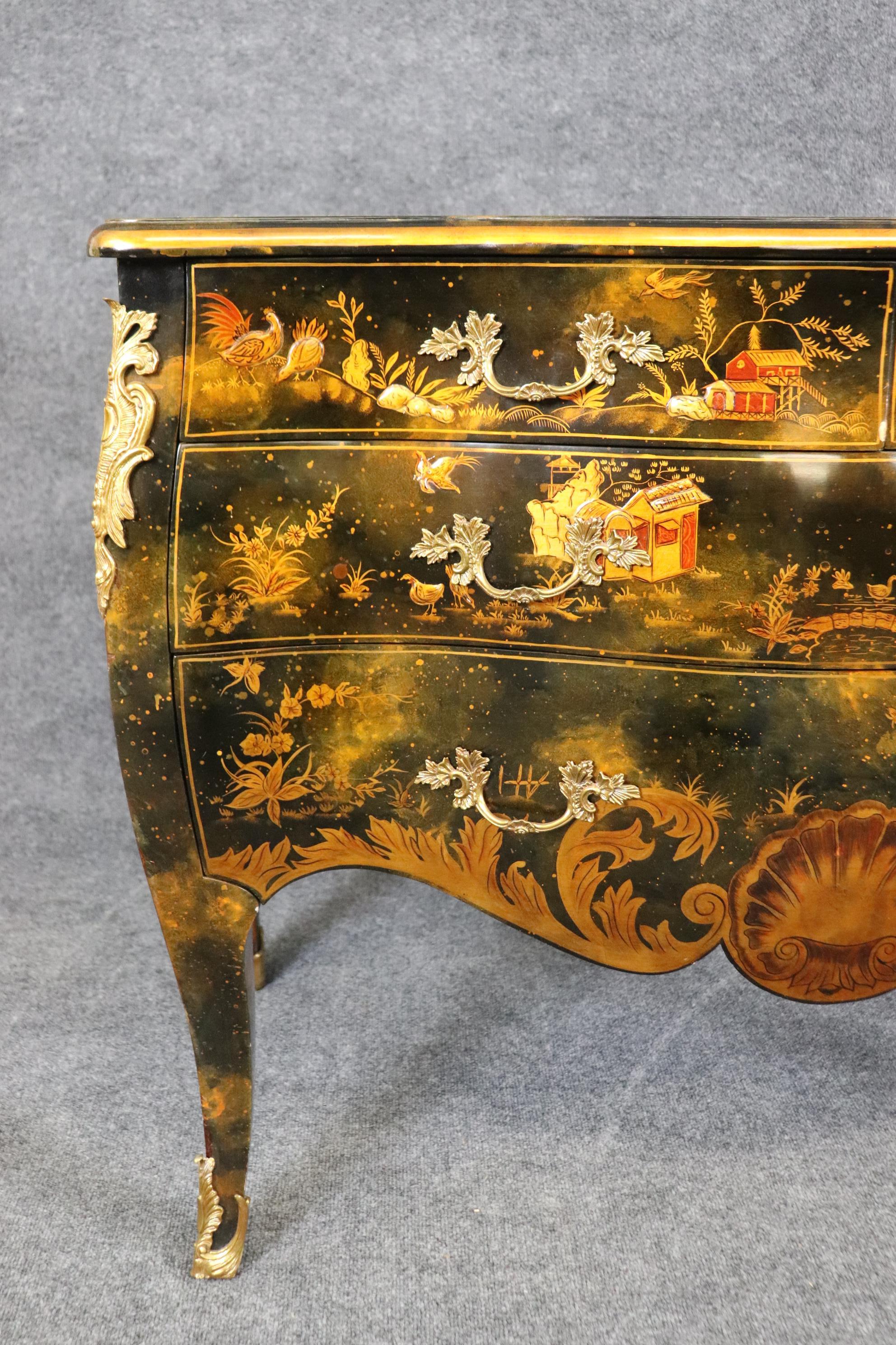 Maitland Smith Attributed Painted Chinoiserie Bombe Louis XV Style Commode  For Sale 3