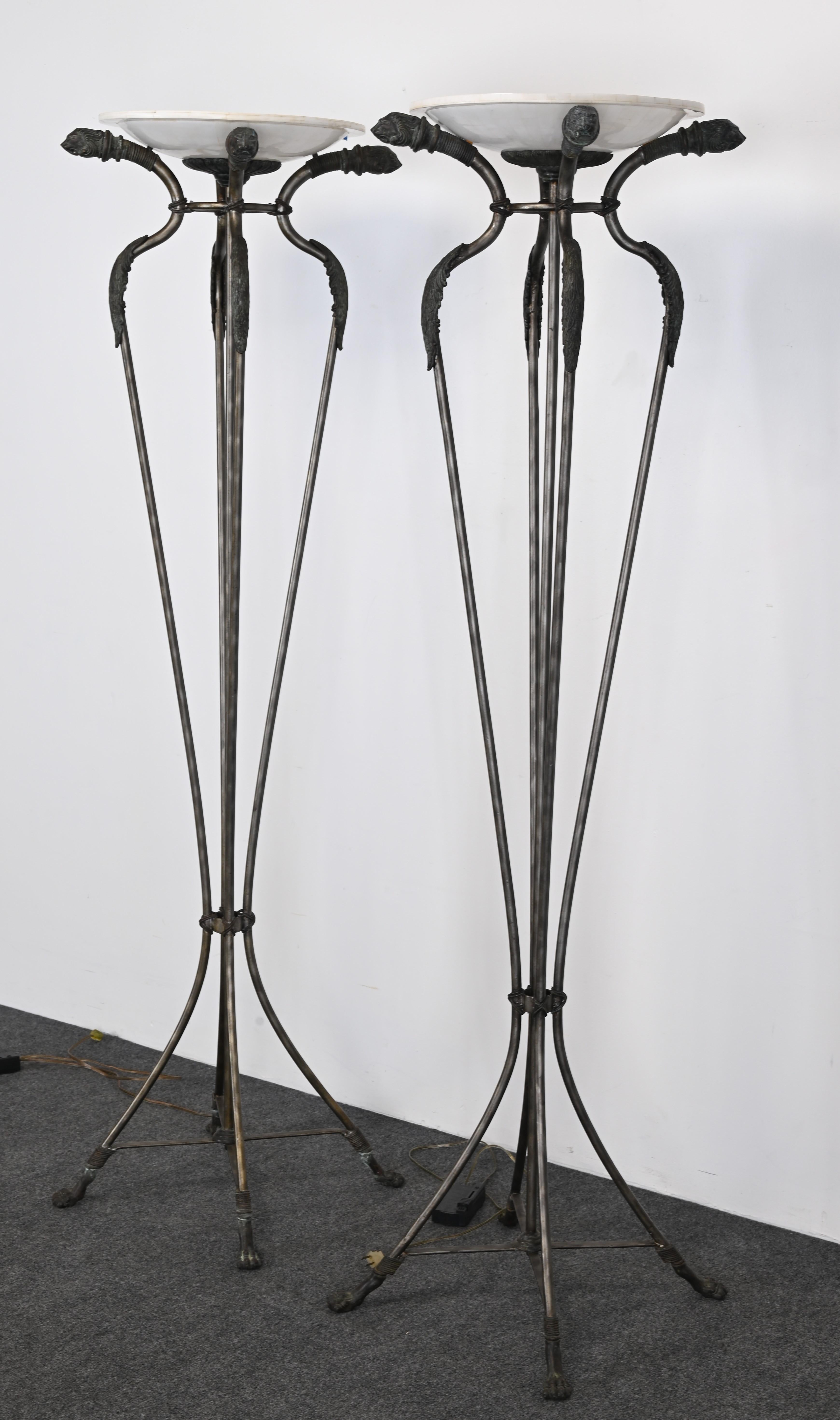 Torchères tessellées et en bronze attribuées à Maitland Smith, années 1990  en vente 11