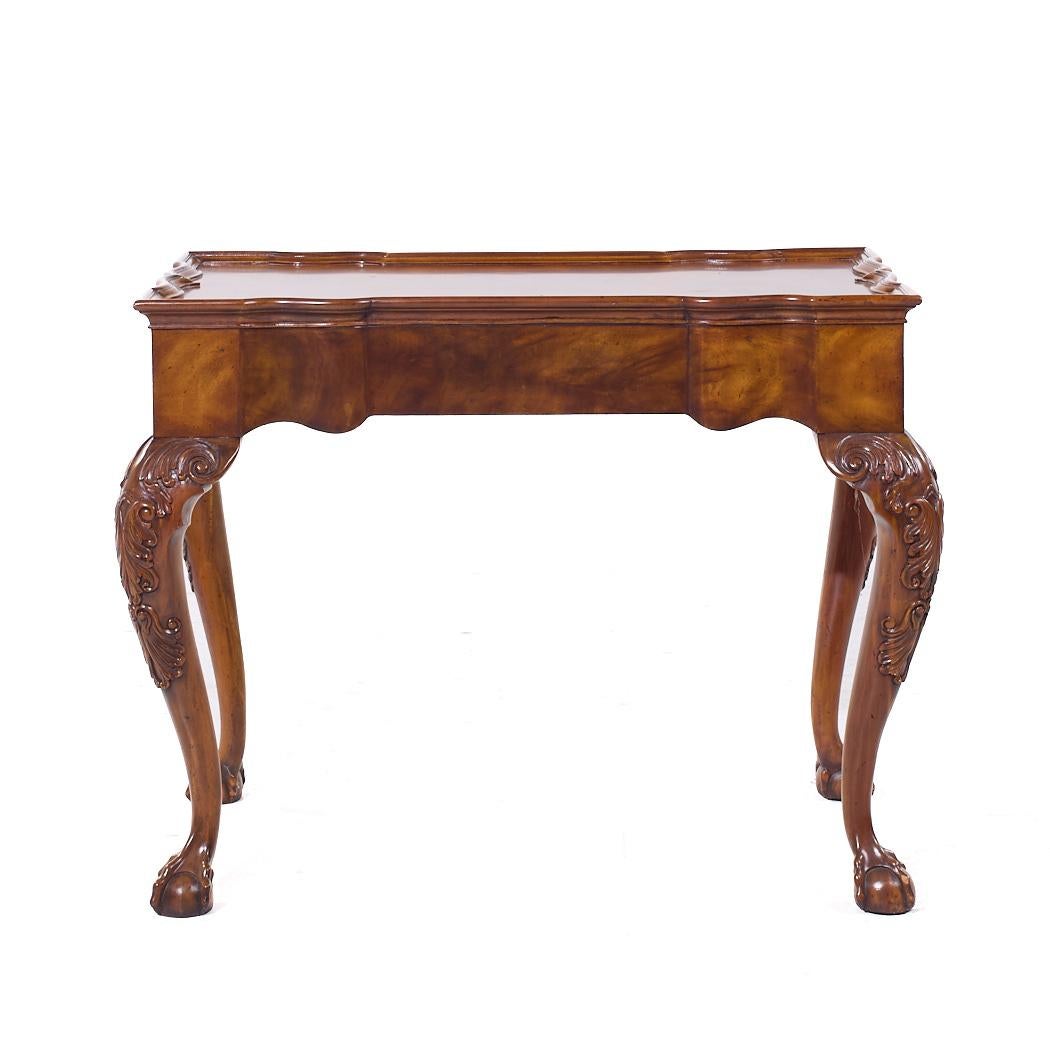Maitland Smith Chippendale-Mahagoni-Tee-Beistelltisch mit Kugel und Kralle aus Mahagoni, Paar im Zustand „Gut“ im Angebot in Countryside, IL
