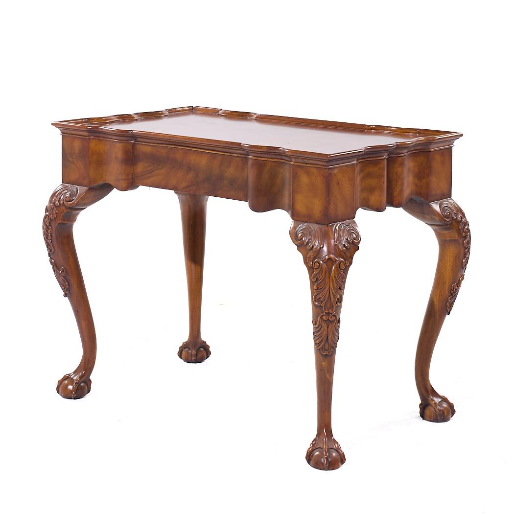 Maitland Smith Chippendale-Mahagoni-Tee-Beistelltisch mit Kugel und Kralle aus Mahagoni, Paar im Angebot 3