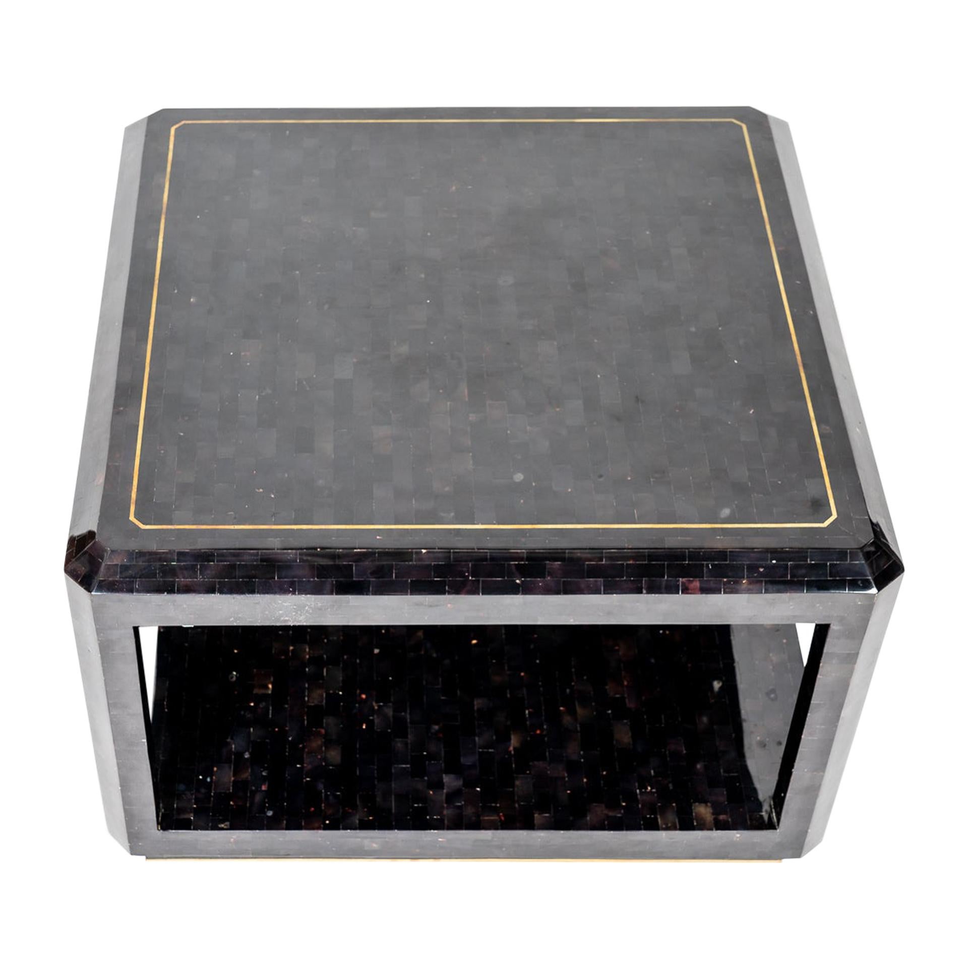 Table d'appoint en coquillage noir avec incrustation en laiton Maitland Smith en vente