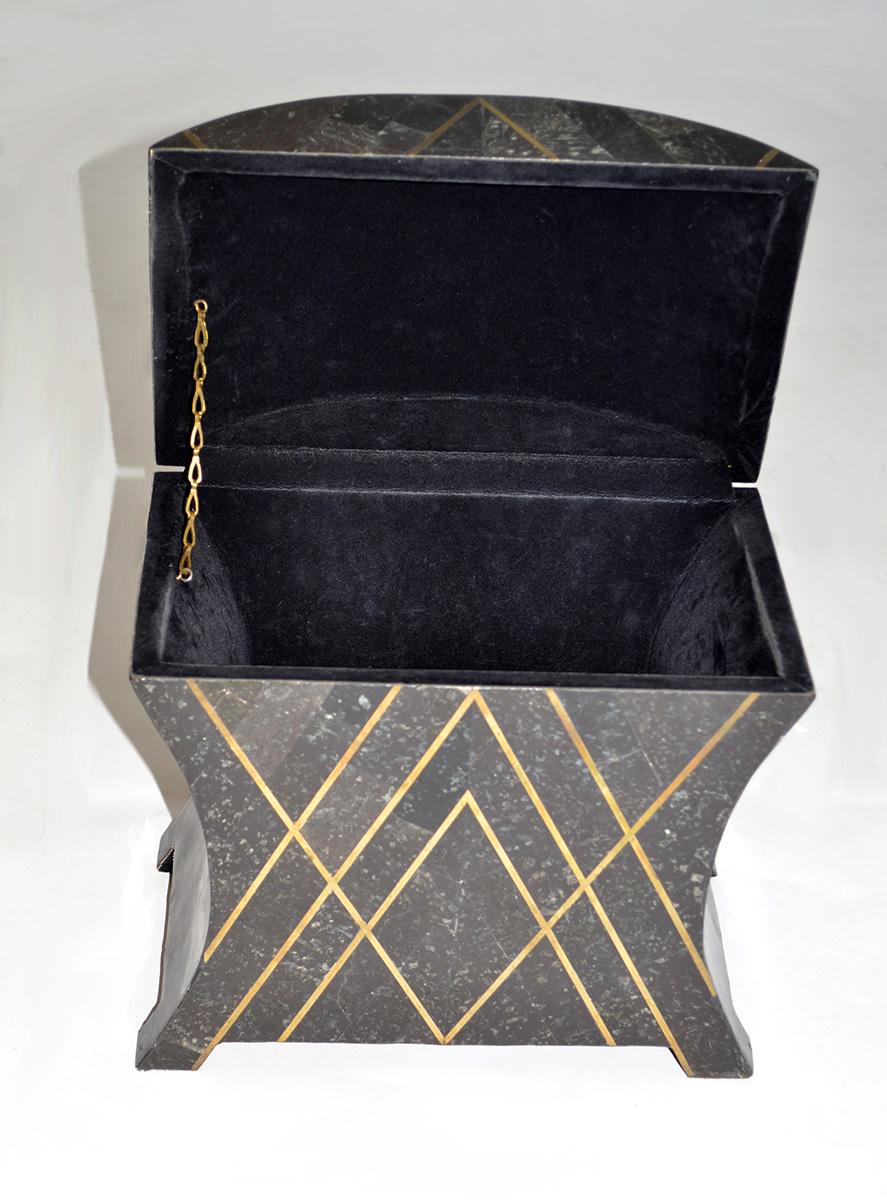 Maitland Smith Black Tessellated Stone Hinged Jewelry Box with Brass Inlays In Good Condition In Fort Lauderdale, FL