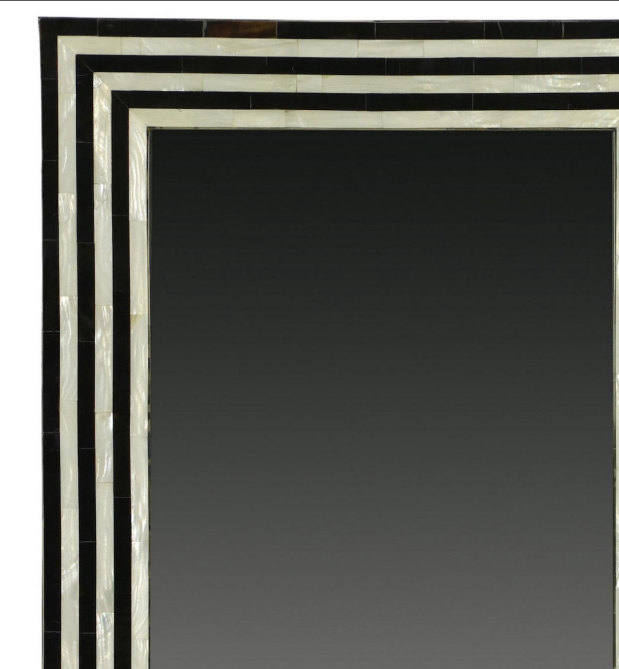 Mid-Century Modern Miroir mural tessellé noir et blanc de Maitland Smith en vente