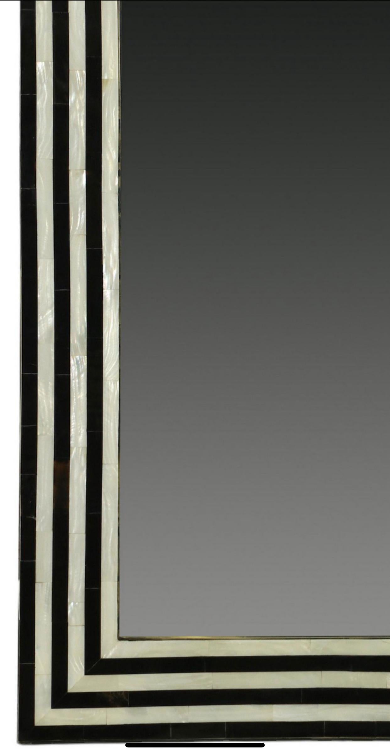 Fin du 20e siècle Miroir mural tessellé noir et blanc de Maitland Smith en vente