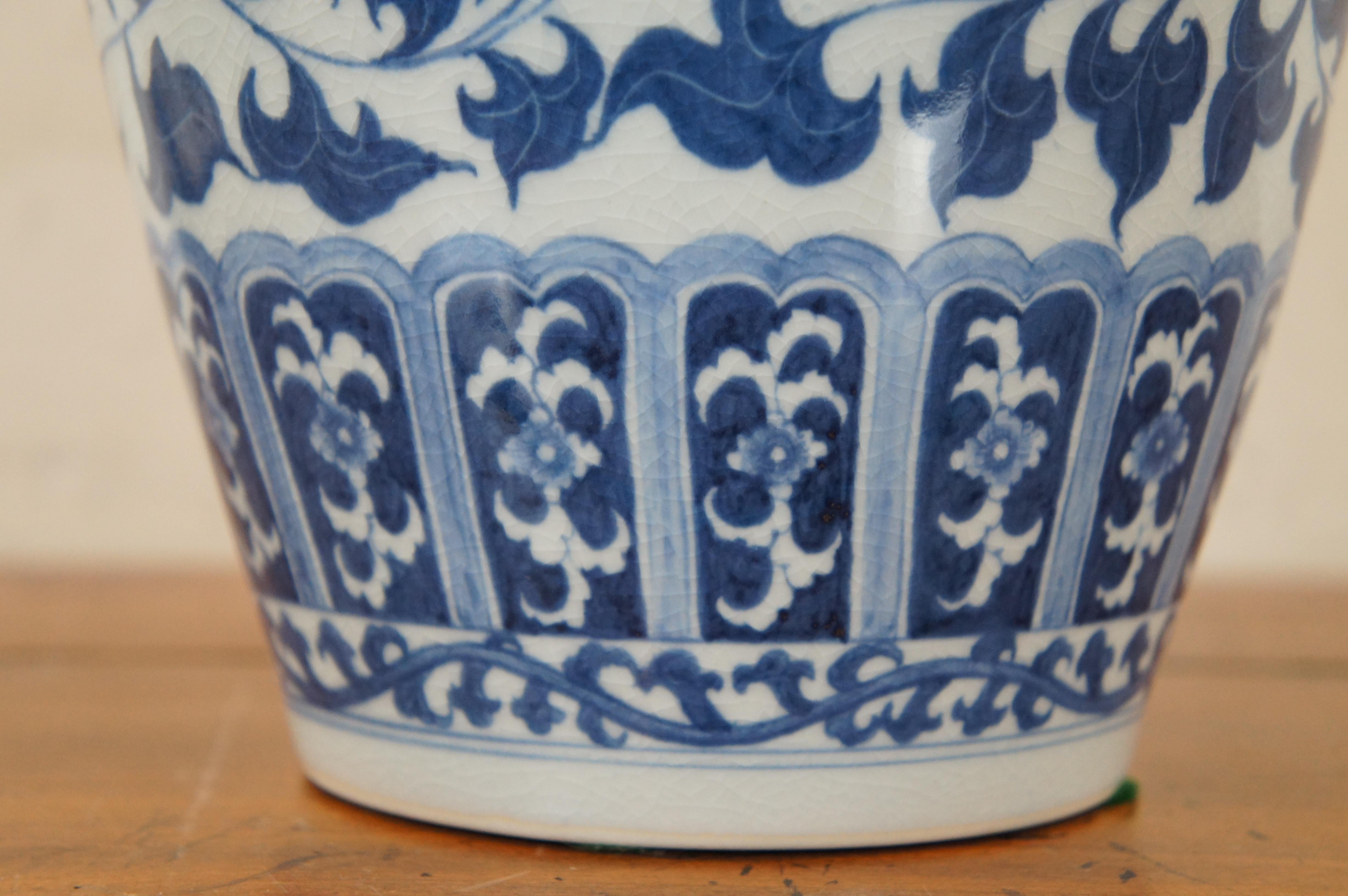 Porcelaine Maitland Smith Vase de cheminée en porcelaine Chinoiserie bleue et blanche Urne à fleurs 15