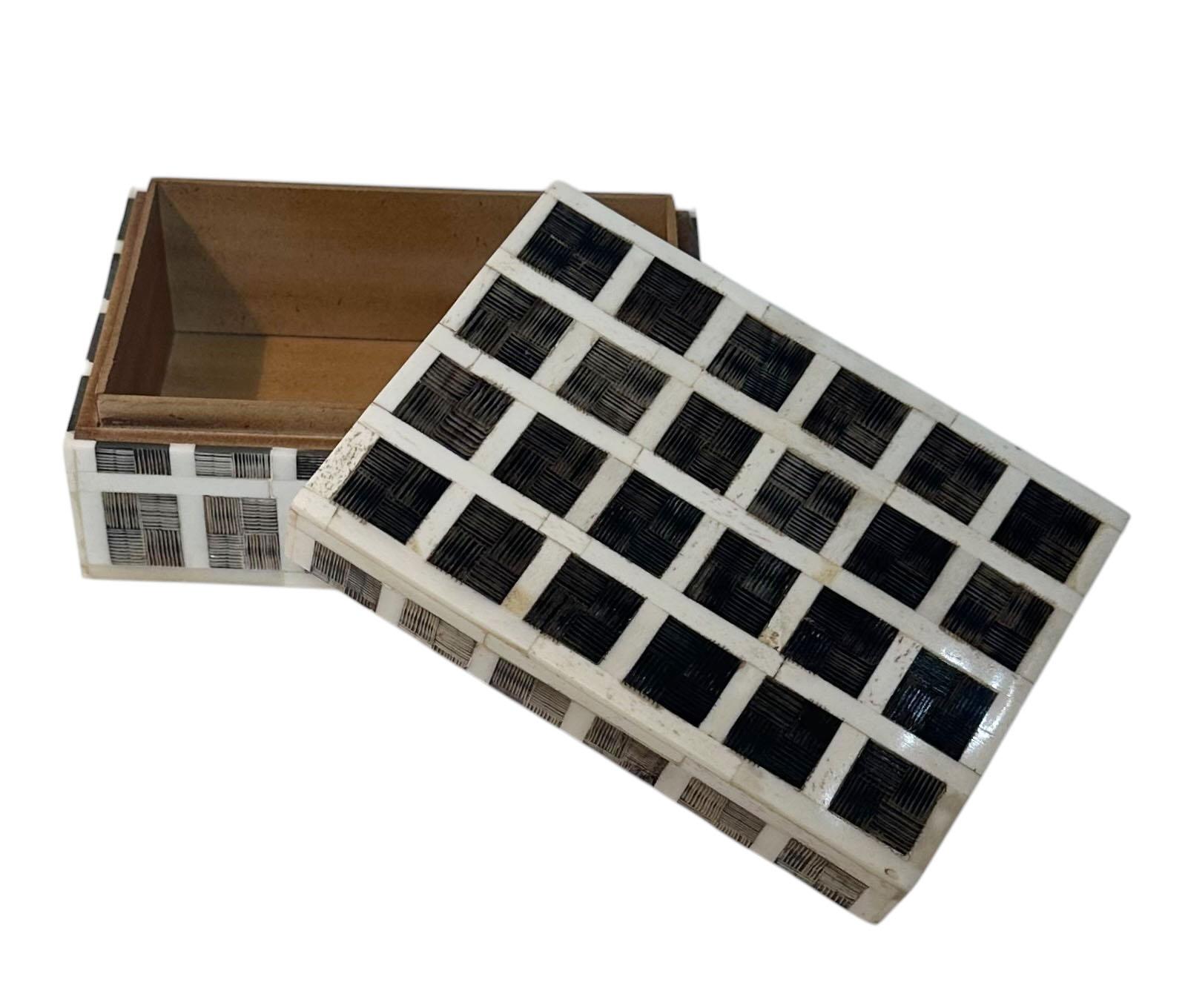 Maitland Smith Bone And Satinwood Box 1970s In Good Condition For Sale In Tampa, FL