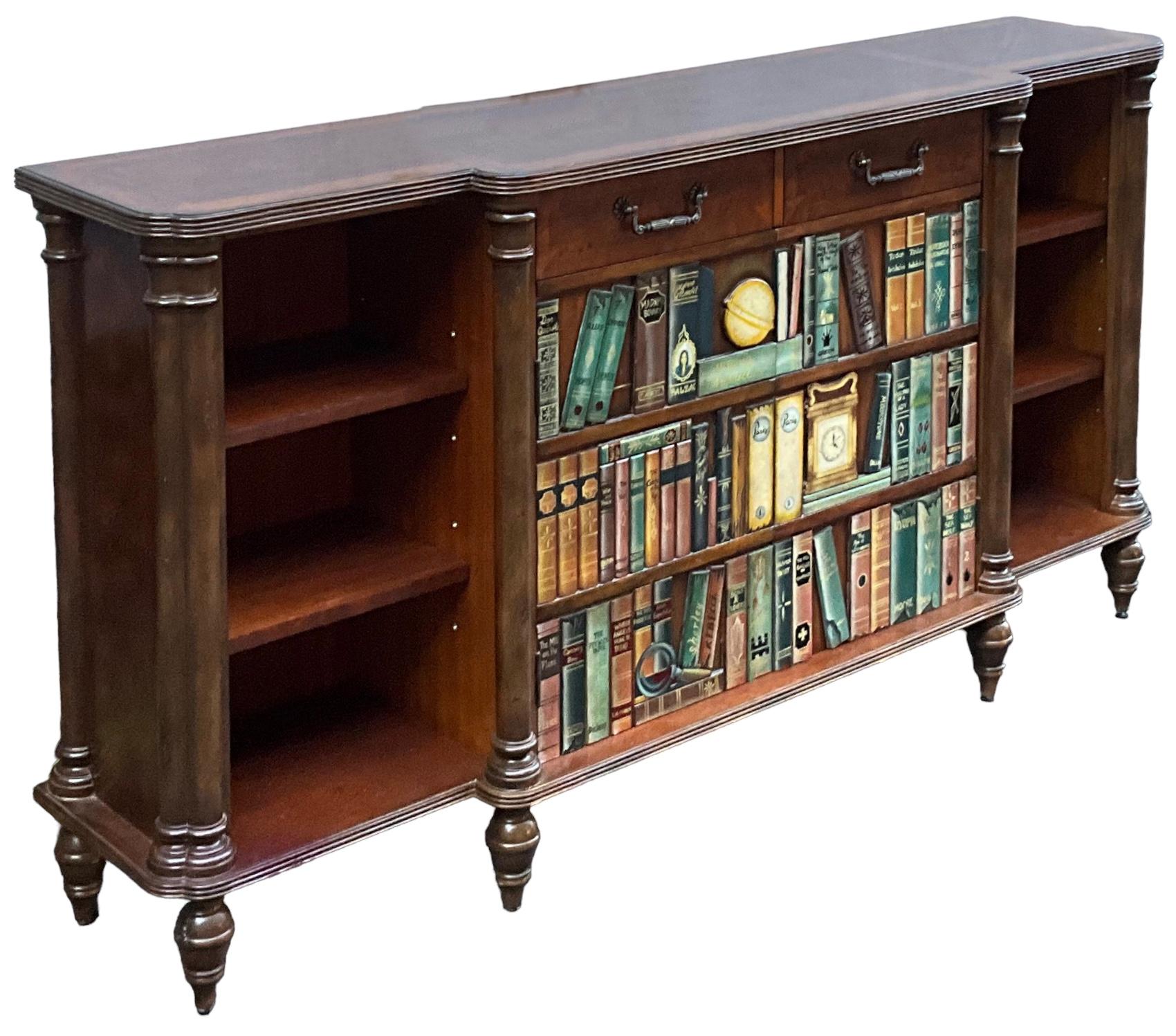 Fin du 20e siècle Meuble de bibliothèque/crédence Maitland-Smith en forme de livre avec dessus en cuir et bois fruitier  en vente