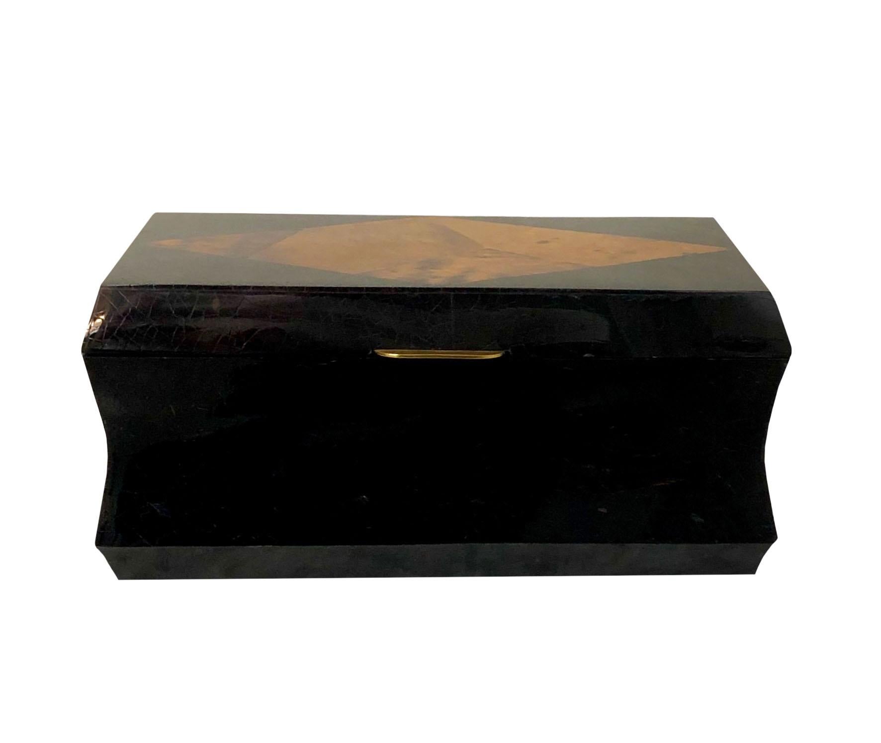 A vintage 1970s Maitland Smith crackled lacquer box with a burled walnut inlay and brass fittings. Box is a dark brown and retains its original label. The interior is lined with black felt and the bottom is brown felt. A beautiful box for any room.