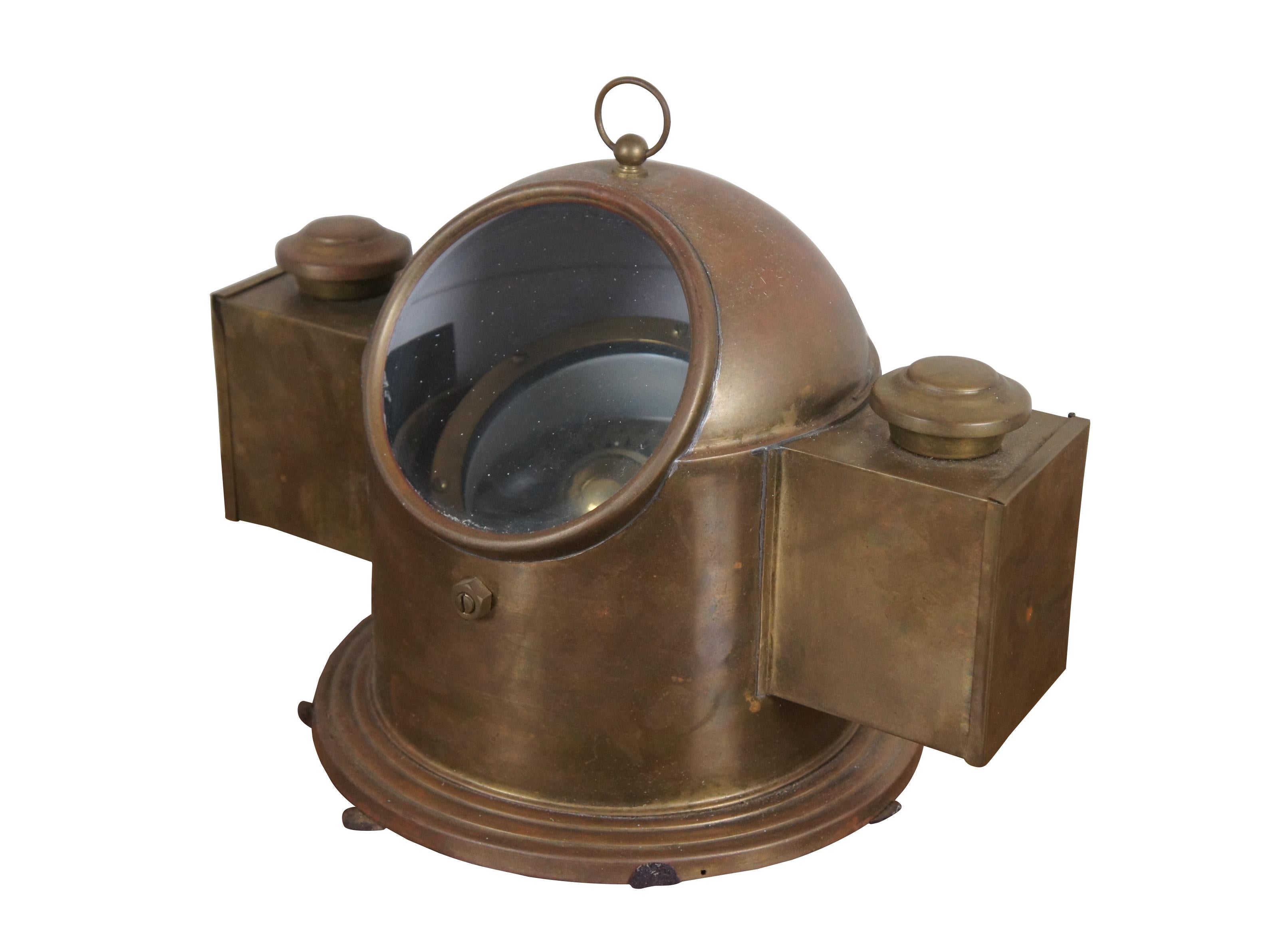 Vintage Byland Smith récupéré laiton nautique / maritime binnacle guimbal navire compas avec double lampes à huile.  

Dimensions :
13,5