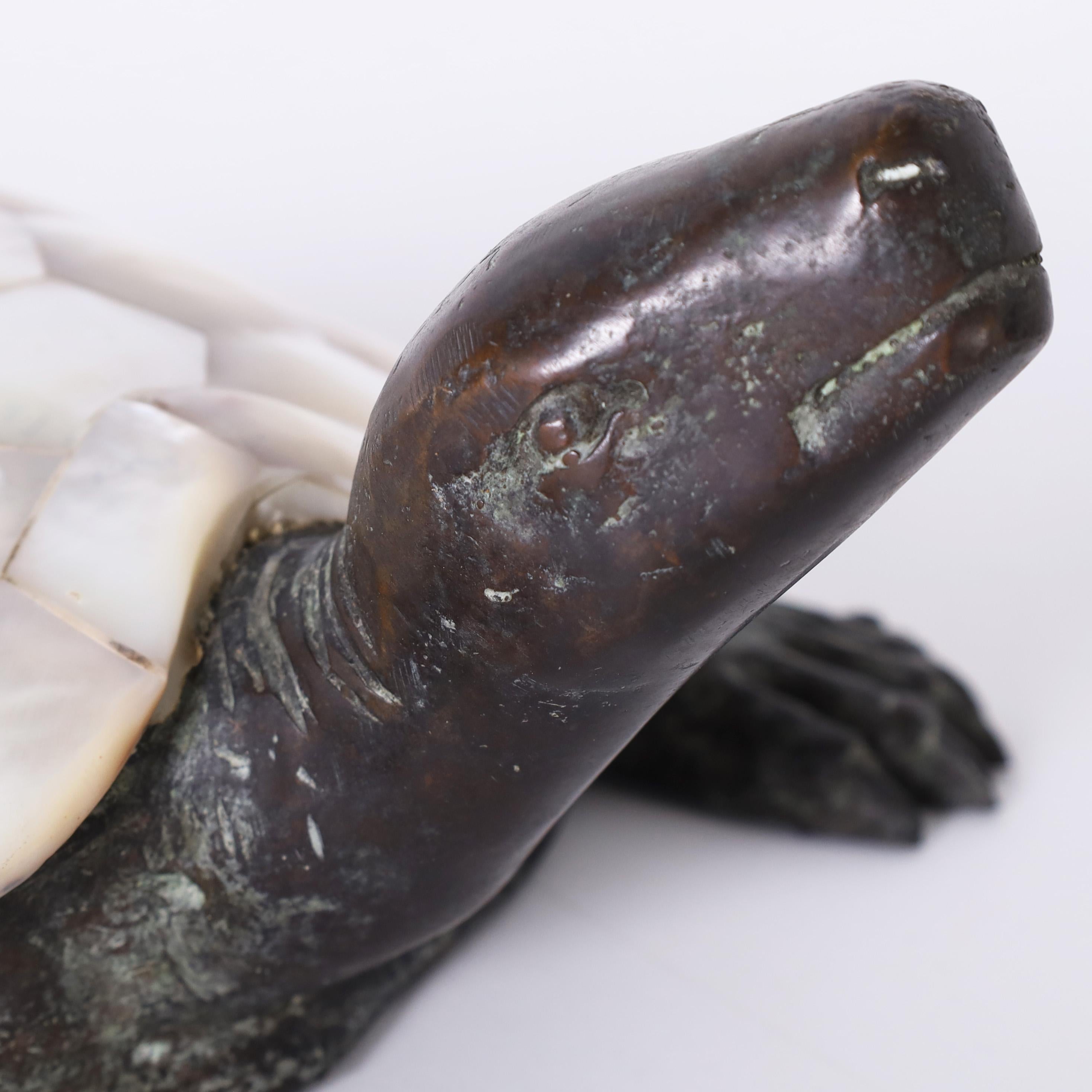 20ième siècle Sculpture de tortue en bronze et nacre de Maitland Smith en vente