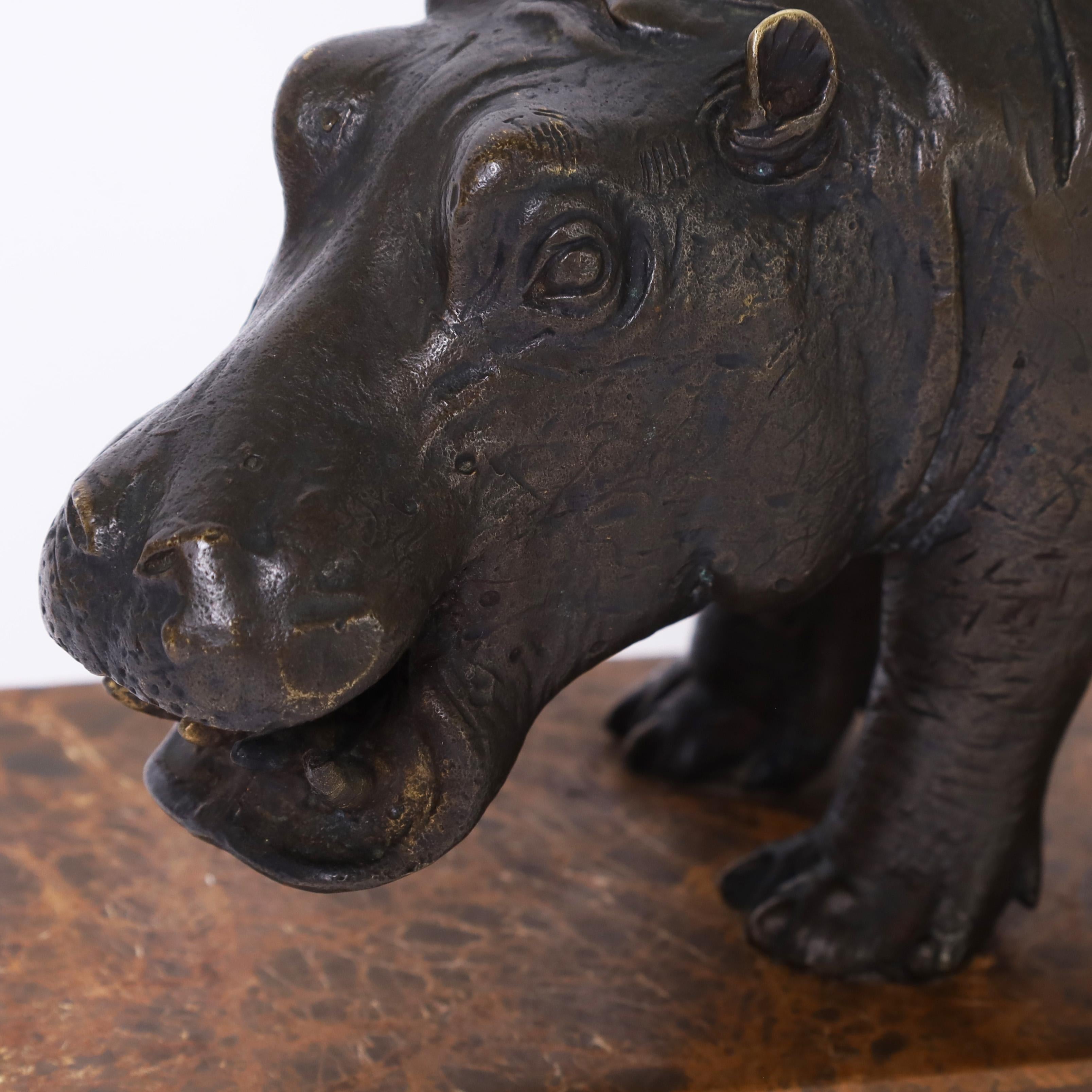 Maitland Smith Hipopótamo de bronce sobre joyero de mármol en Bueno estado para la venta en Palm Beach, FL