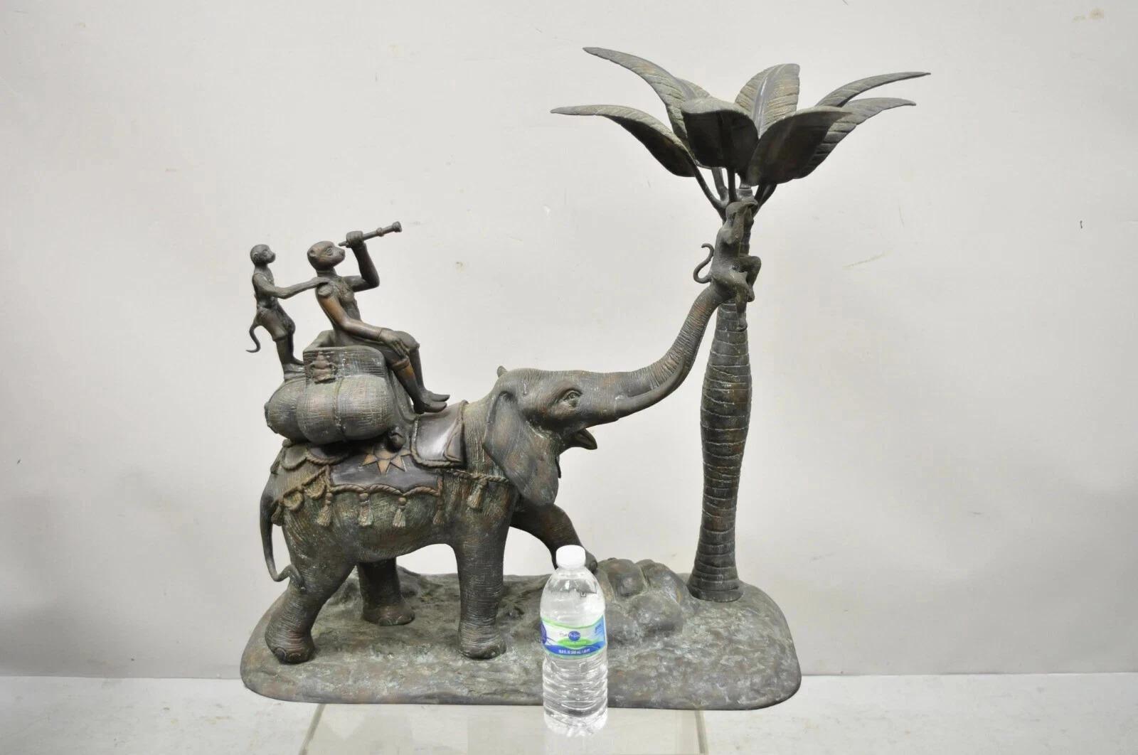 Paire de bougeoirs Maitland Smith en bronze représentant un singe, un éléphant et un palmier en vente 3