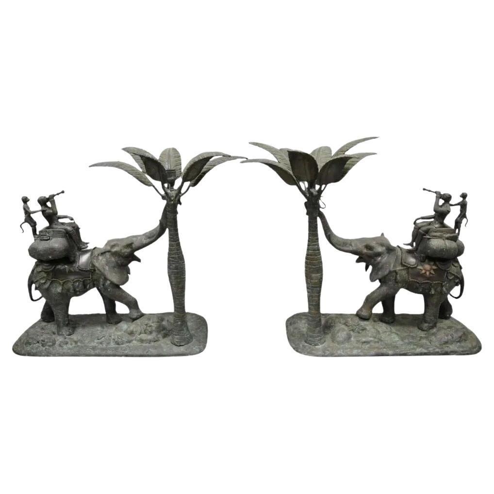 Maitland Smith, scimmia elefante in bronzo, scultura con albero di palma, portacandele - una coppia