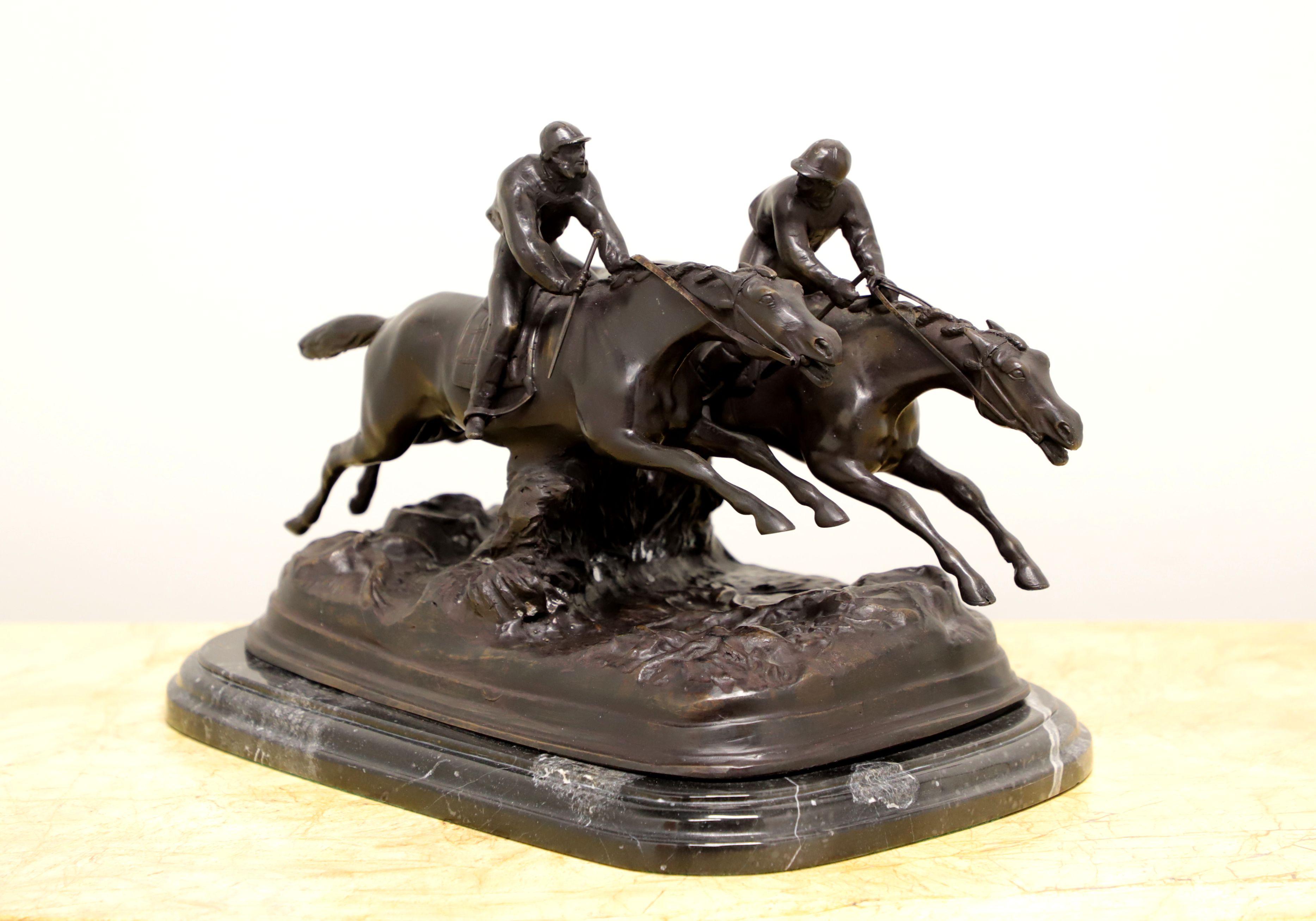 MAITLAND SMITH Bronze on Marble Base Jockeys on Racehorses Sculpture In Good Condition In Charlotte, NC