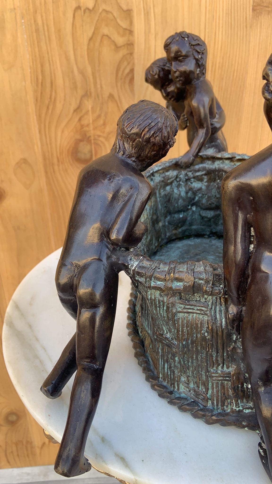 Maitland-Smith Bronze-Pflanzgefäß mit fünf Jungen (amerikanisch) im Angebot