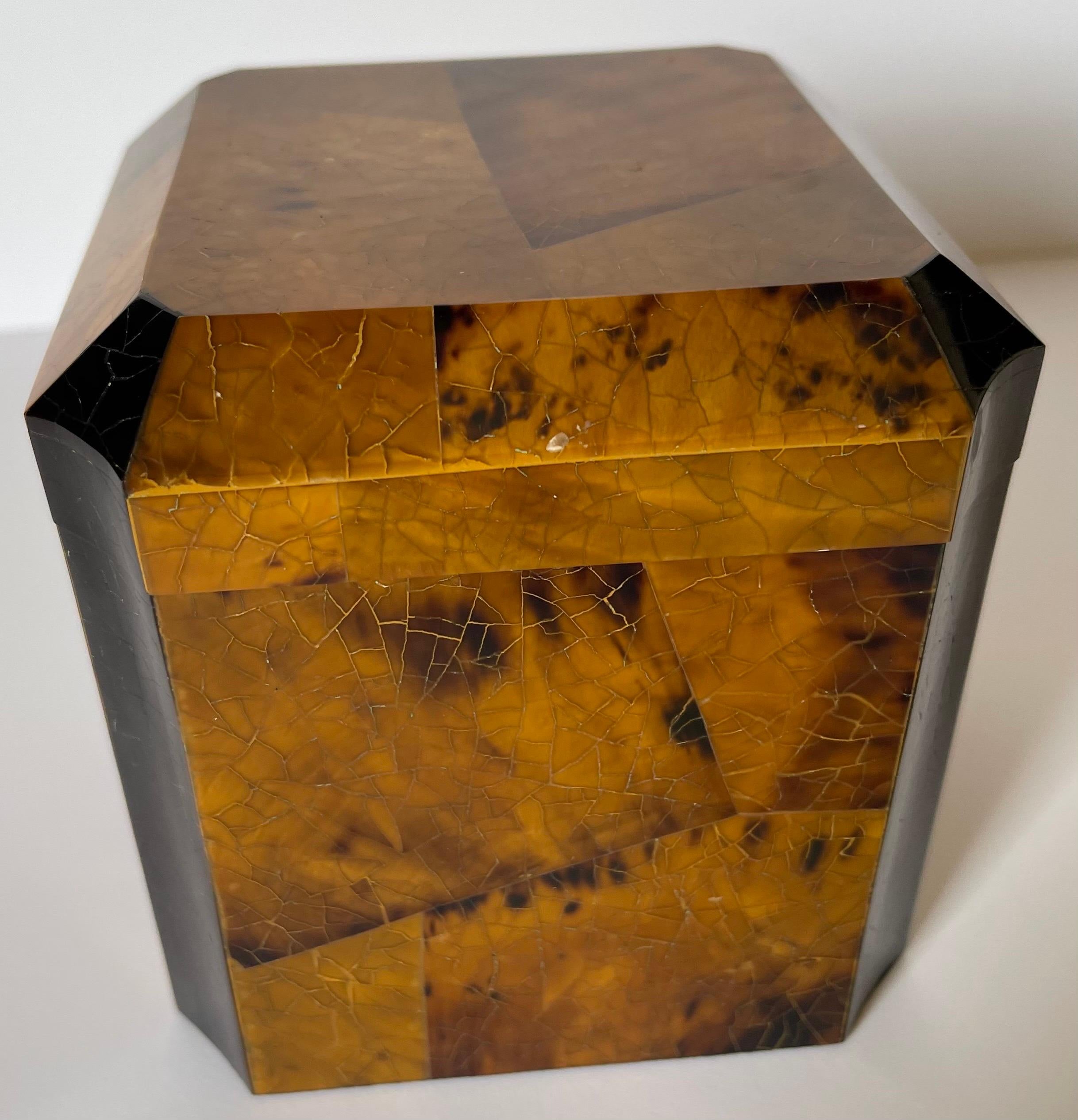 Maitland Smith Brown Penshell Cube Decorative Box In Good Condition For Sale In Stamford, CT