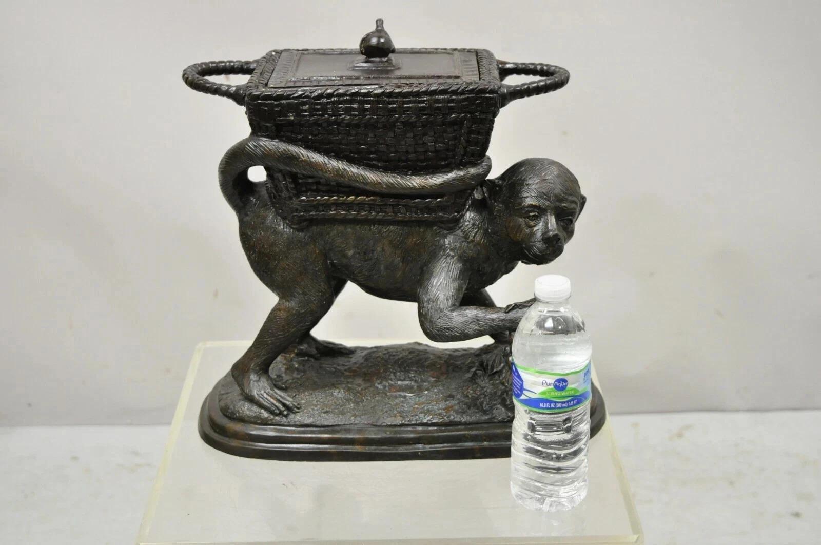 Scultura di scimmia in bronzo di Maitland Smith con cesto con coperchio e vaso per fioriera in vendita 1
