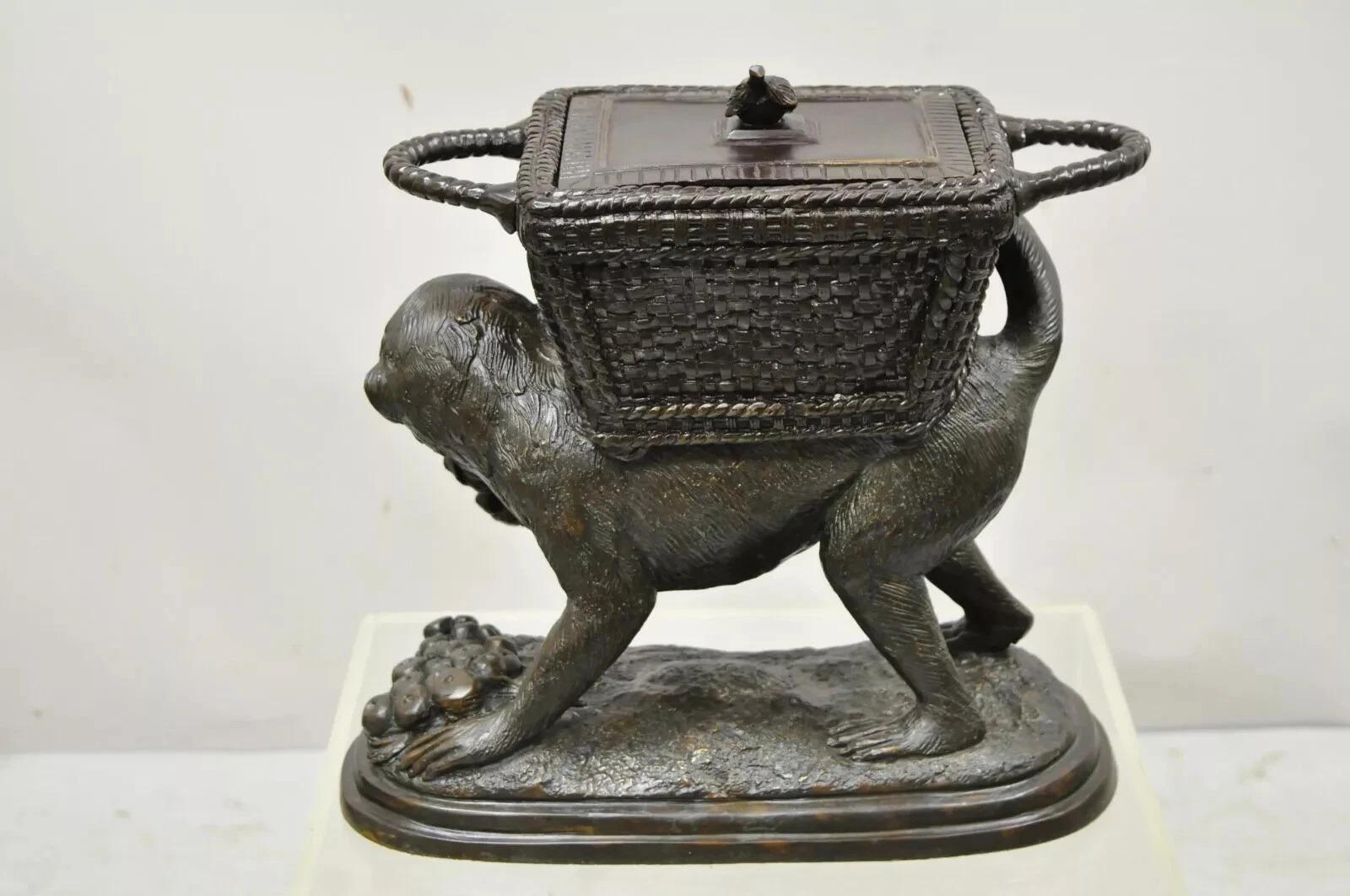Scultura di scimmia in bronzo di Maitland Smith con cesto con coperchio e vaso per fioriera in vendita 2