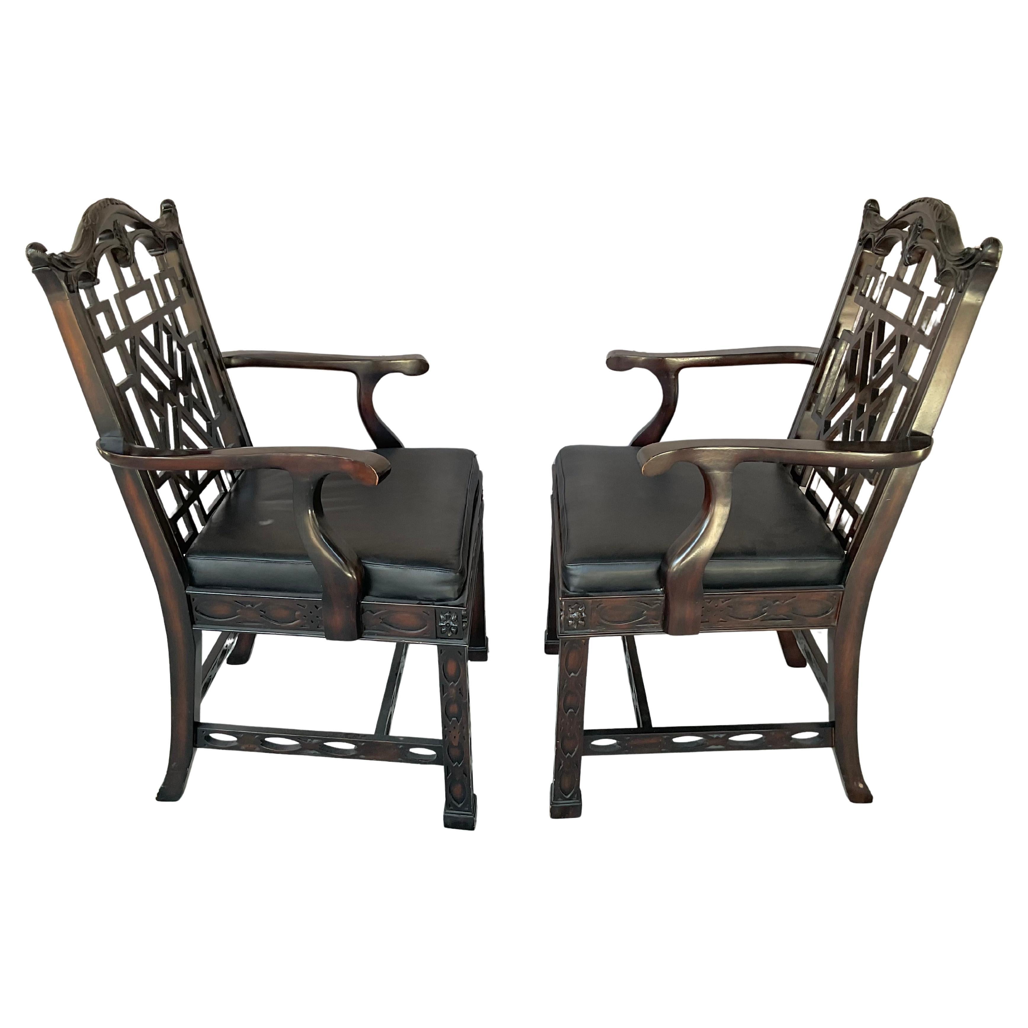 Sculpté à la main Paire de fauteuils chinois de style Chippendale Maitland- Smith en vente