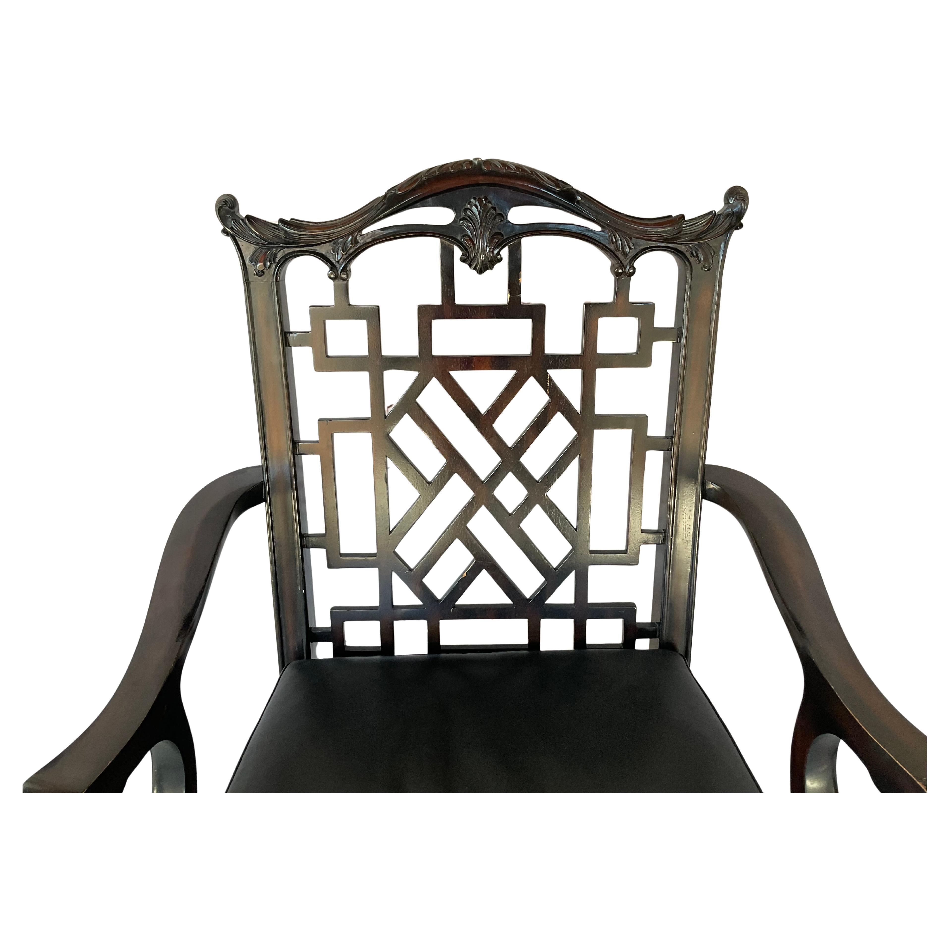 Paire de fauteuils chinois de style Chippendale Maitland- Smith Bon état - En vente à Bradenton, FL