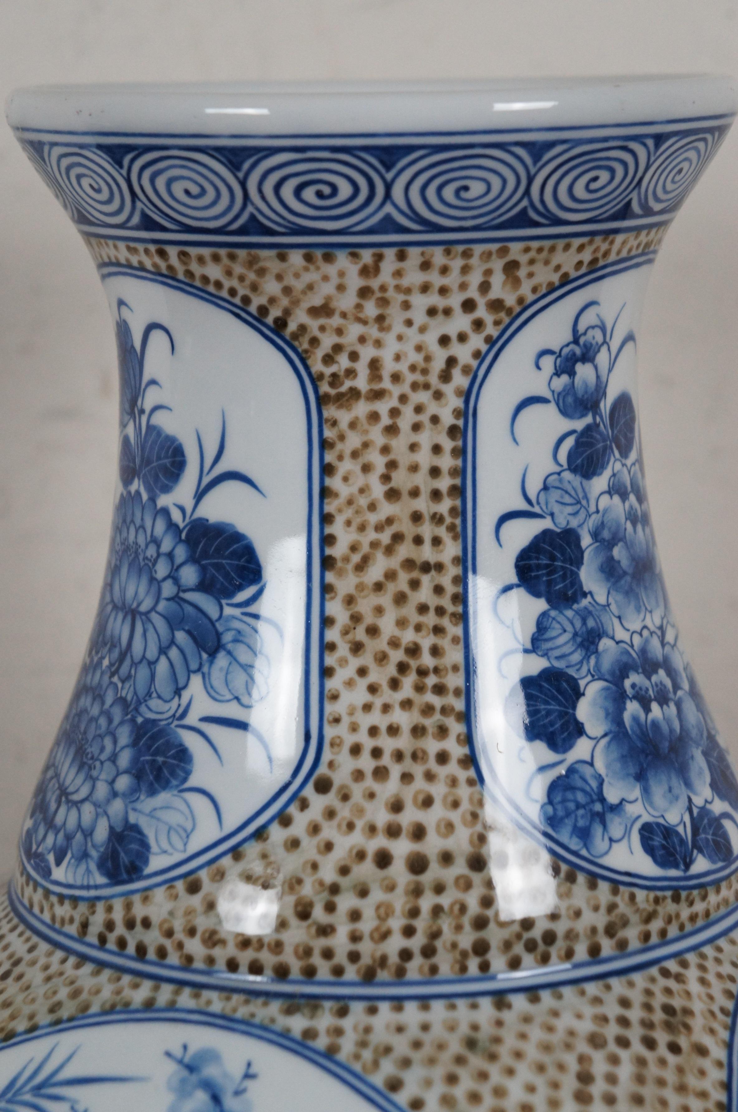 20ième siècle Maitland Smith Chinoiserie Blue & Brown Floral Porcelain Mantel Vase Urn 15