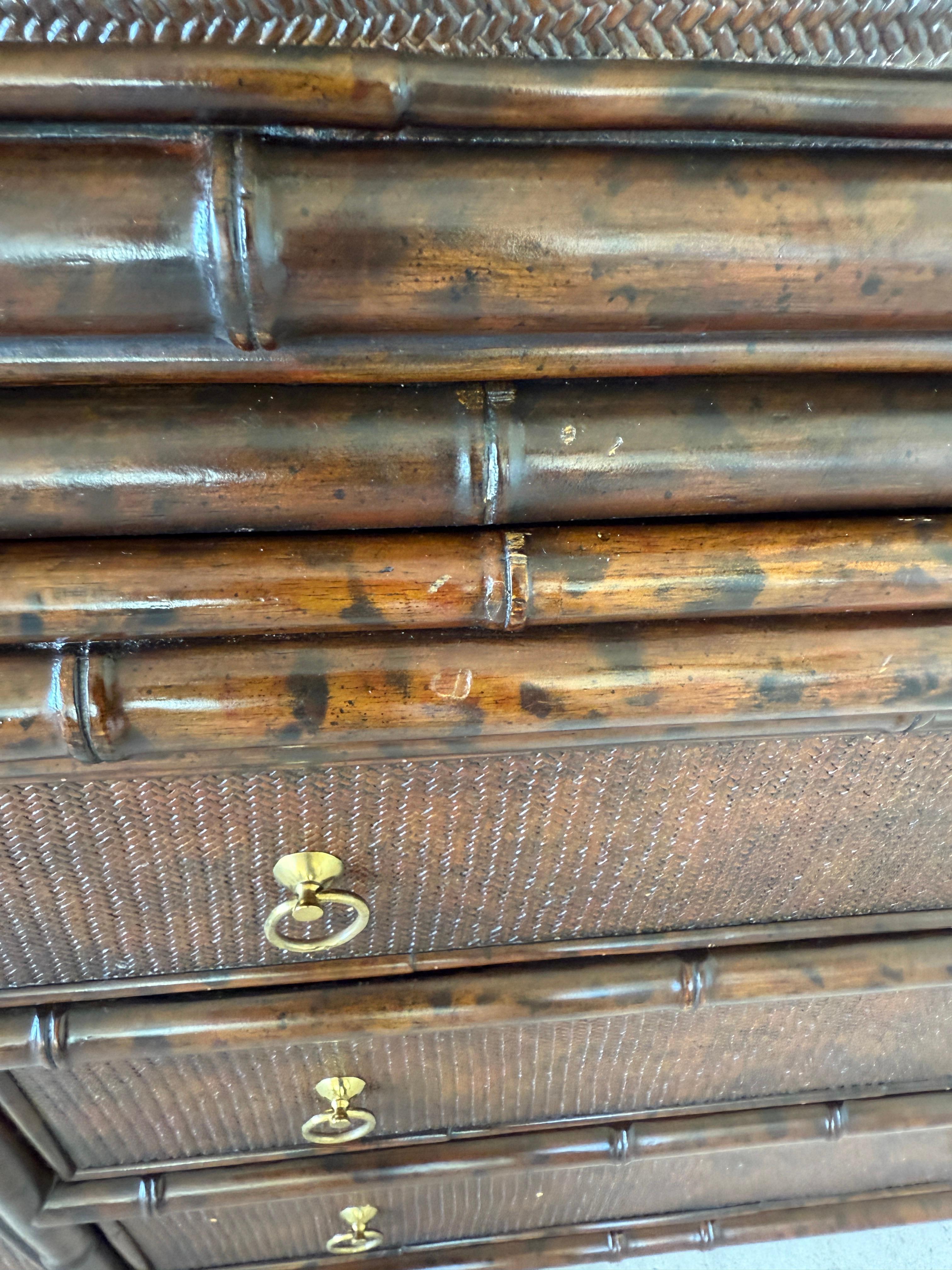 Armario de dos piezas Maitland Smith de bambú sintético y ratán tejido en venta 4