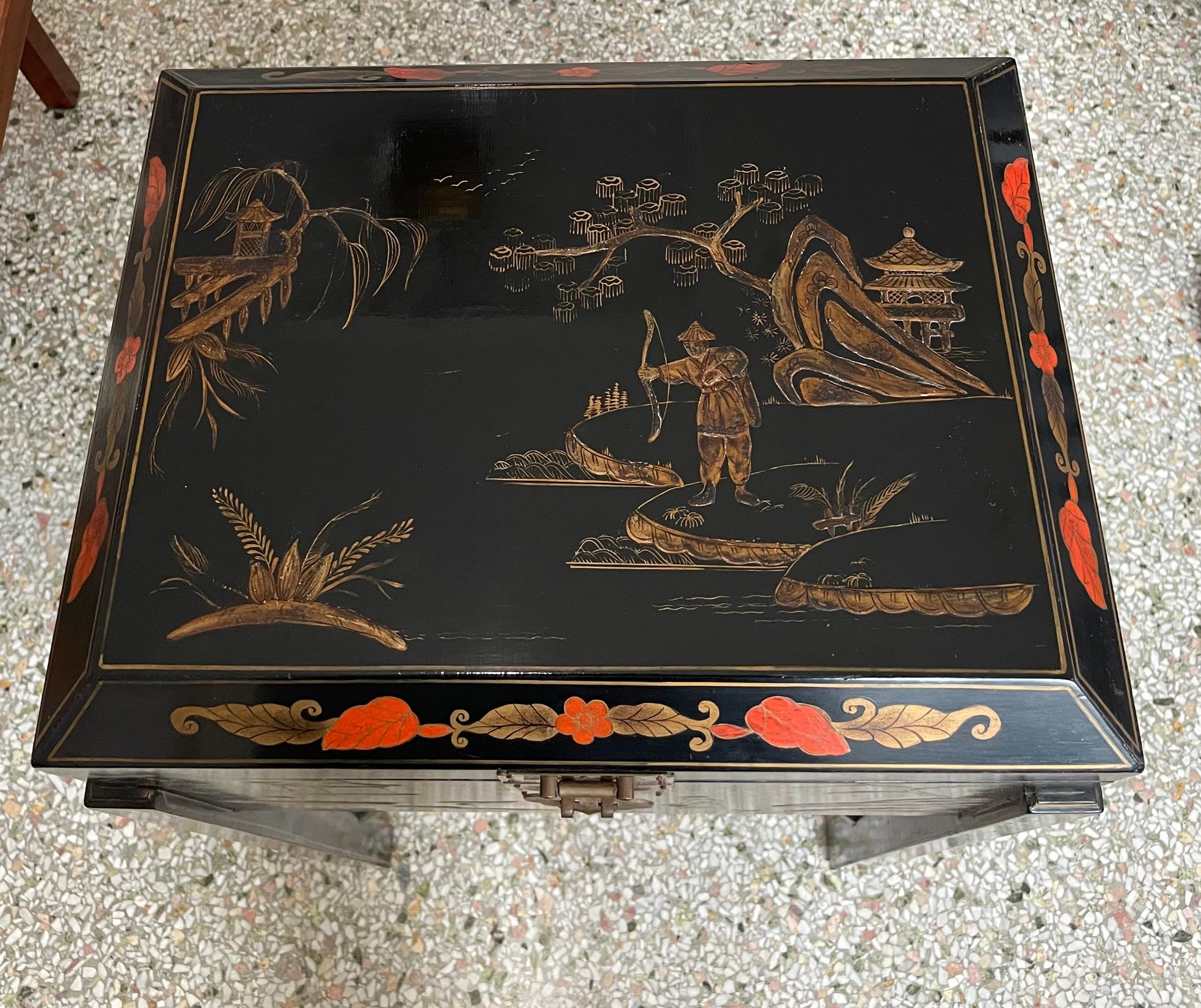 Hollywood Regency Maitland Smith Chinoiserie Side Table For Sale