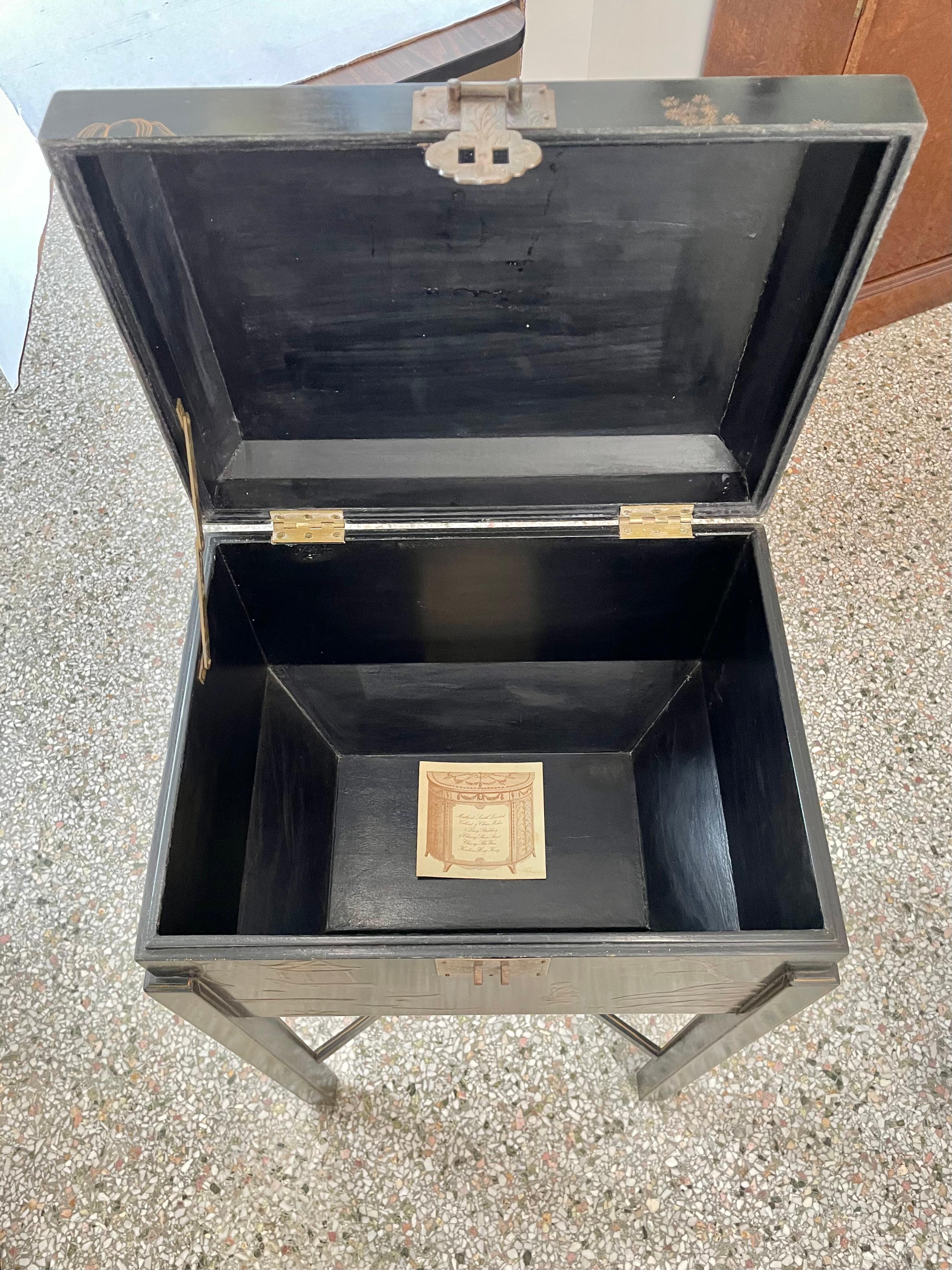 Hand-Crafted Maitland Smith Chinoiserie Side Table For Sale