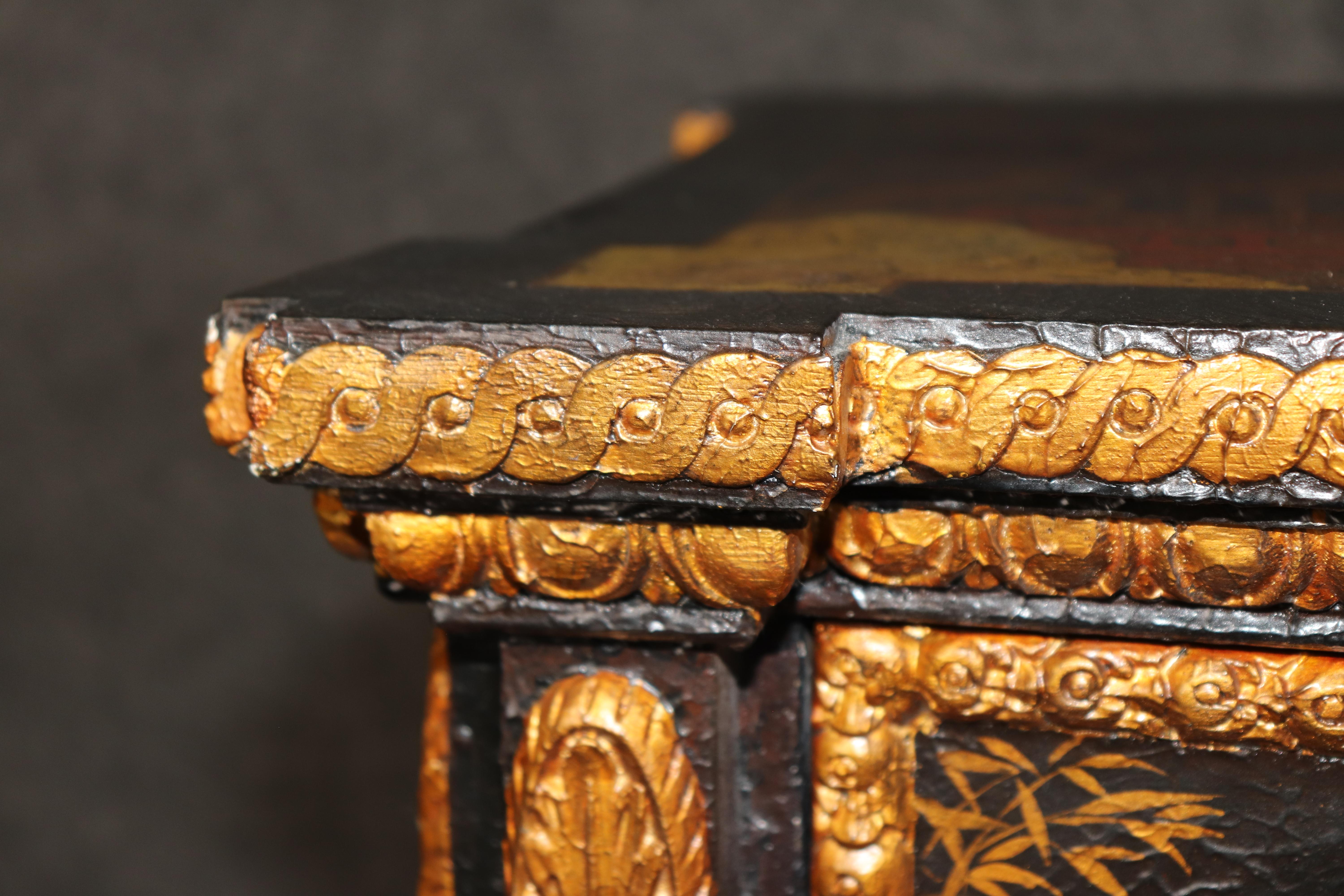 Credenza decorata con vernice dorata e ebanizzata di Maitland Smith in stile Chinoiserie in vendita 3