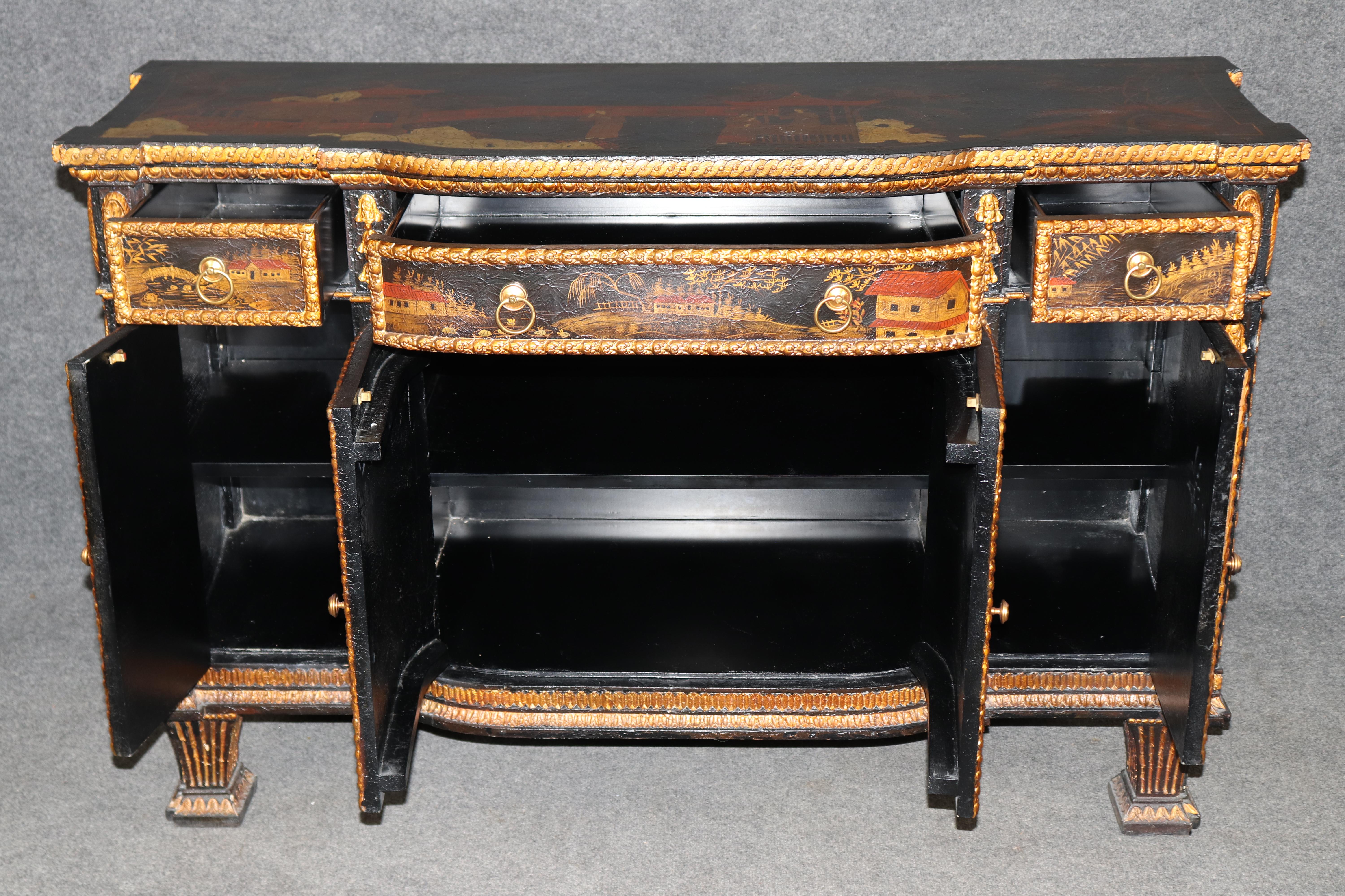 Credenza decorata con vernice dorata e ebanizzata di Maitland Smith in stile Chinoiserie In condizioni buone in vendita a Swedesboro, NJ
