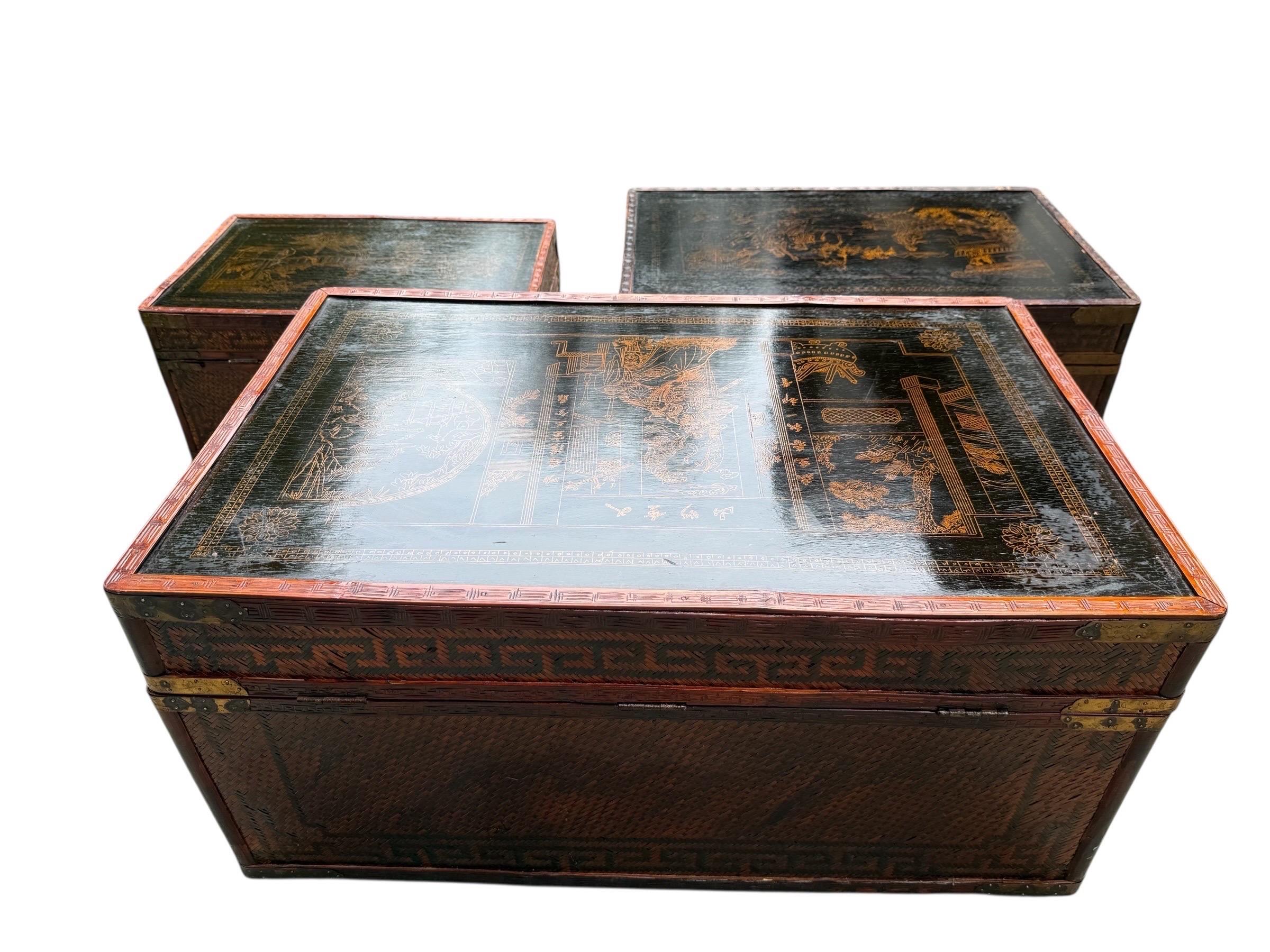 Maitland Smith Chinoiserie-Truhe mit Messingbeschlägen Handbemalte Paneele im Zustand „Gut“ im Angebot in Rochester, NY
