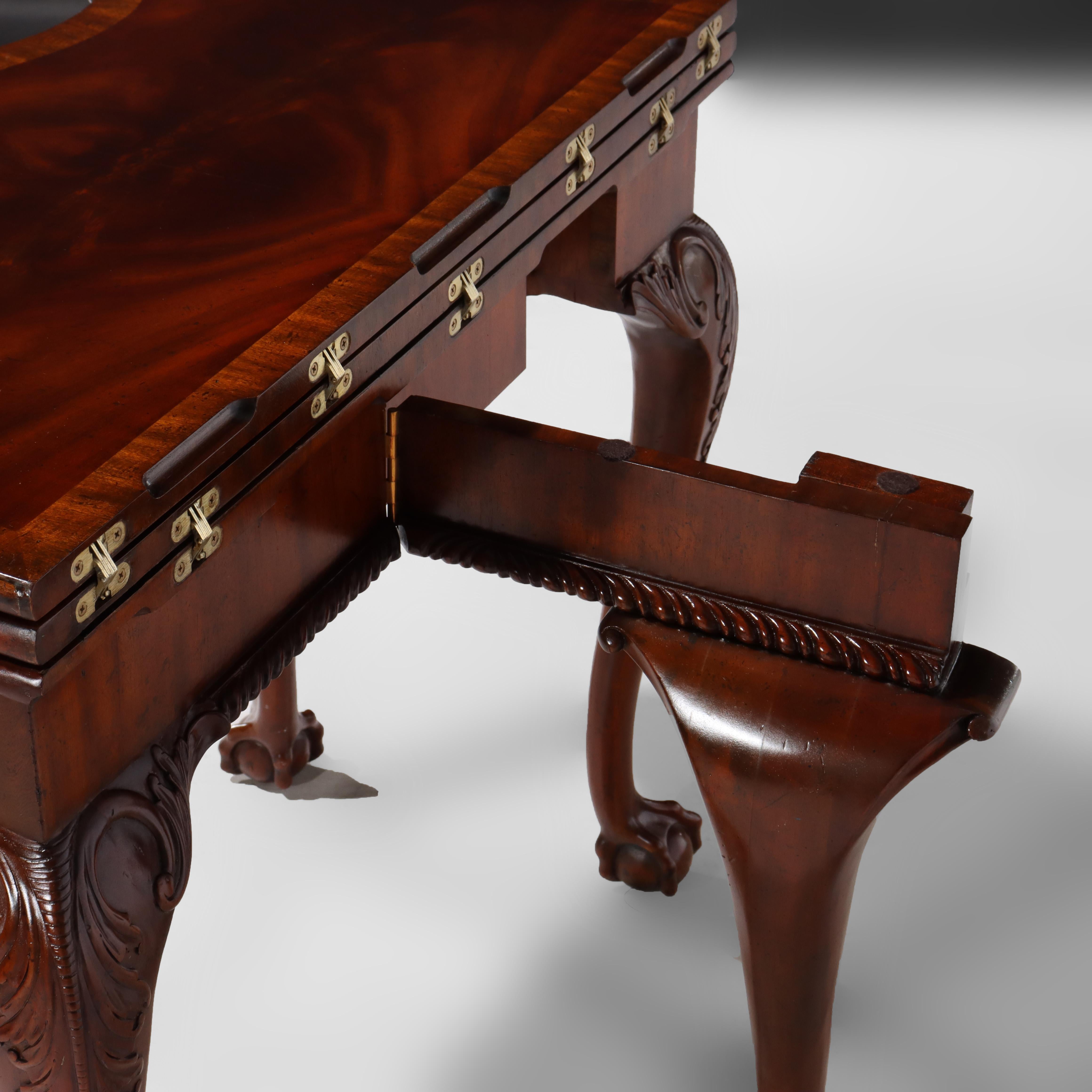 Maitland Smith Table de jeu en acajou sculpté de style Chippendale avec pieds griffes en vente 5