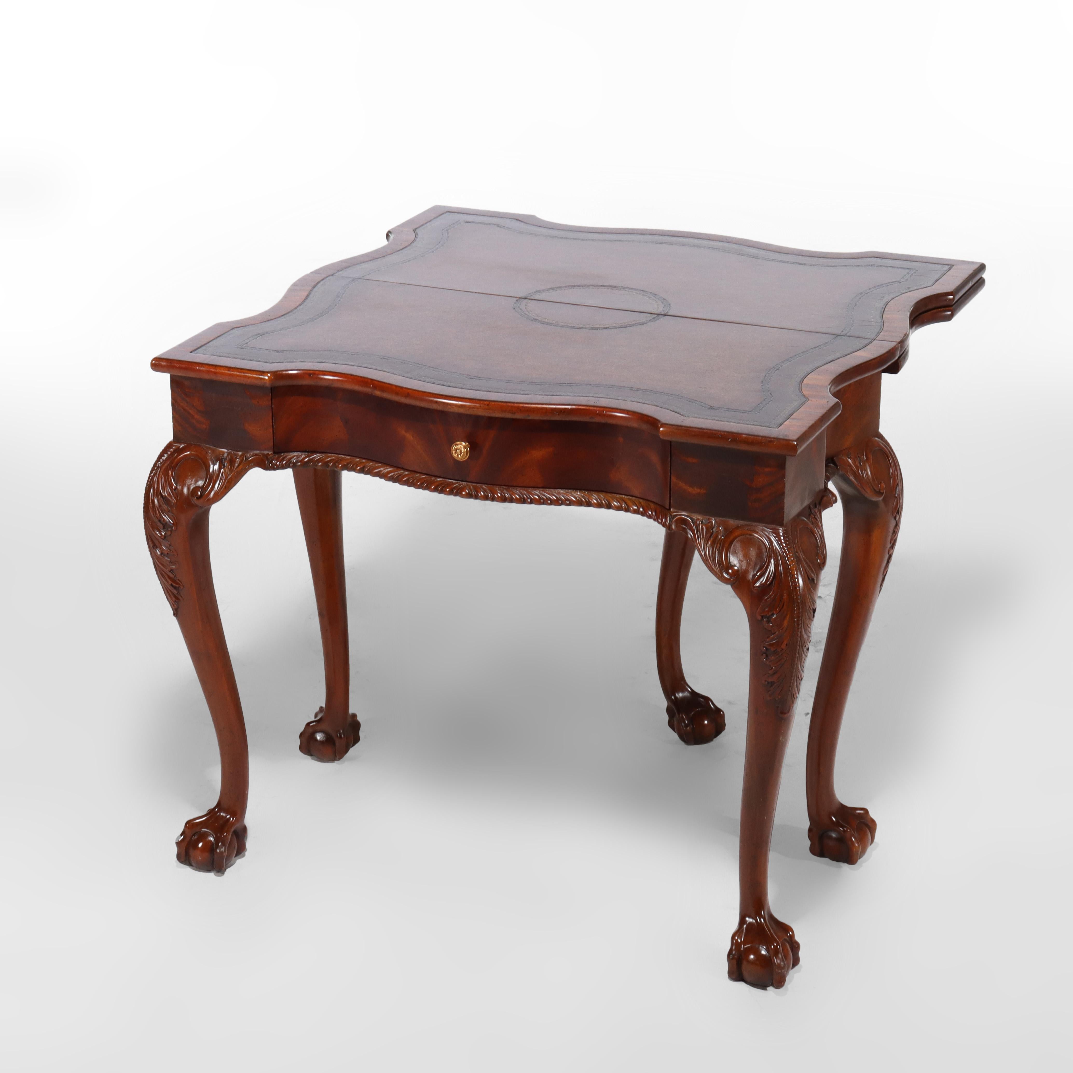 Maitland Smith Table de jeu en acajou sculpté de style Chippendale avec pieds griffes en vente 6