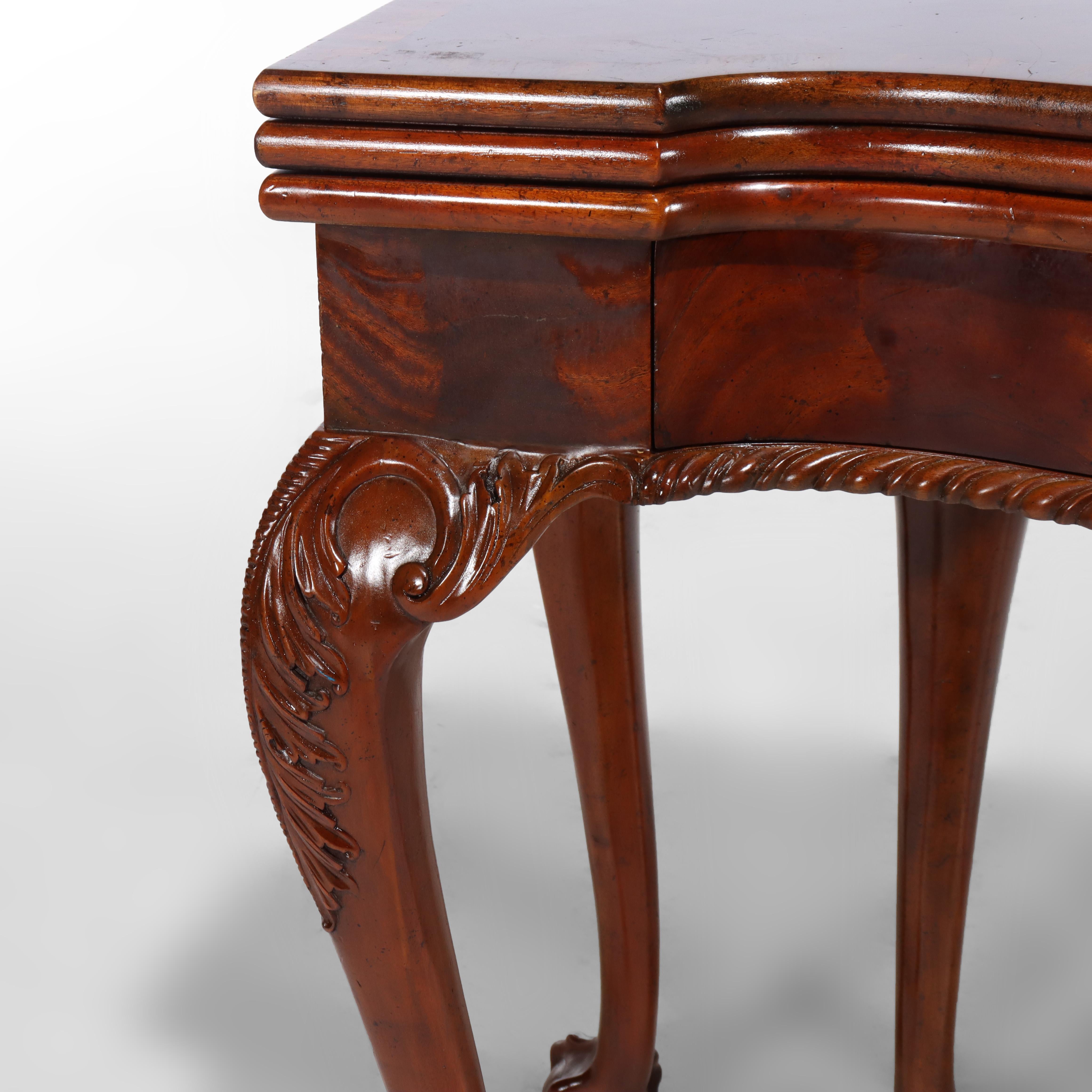 Maitland Smith Table de jeu en acajou sculpté de style Chippendale avec pieds griffes en vente 1