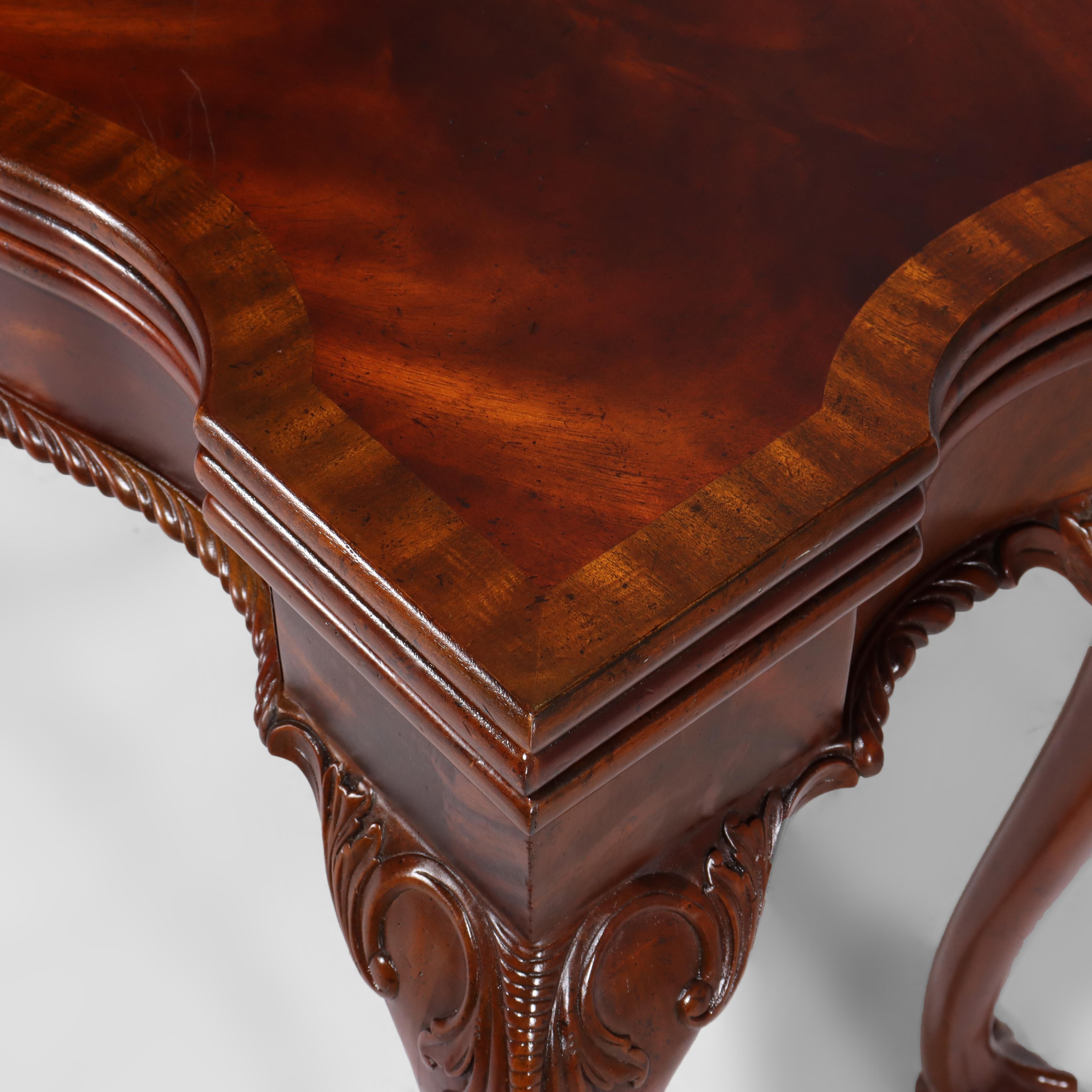 Maitland Smith Table de jeu en acajou sculpté de style Chippendale avec pieds griffes en vente 3