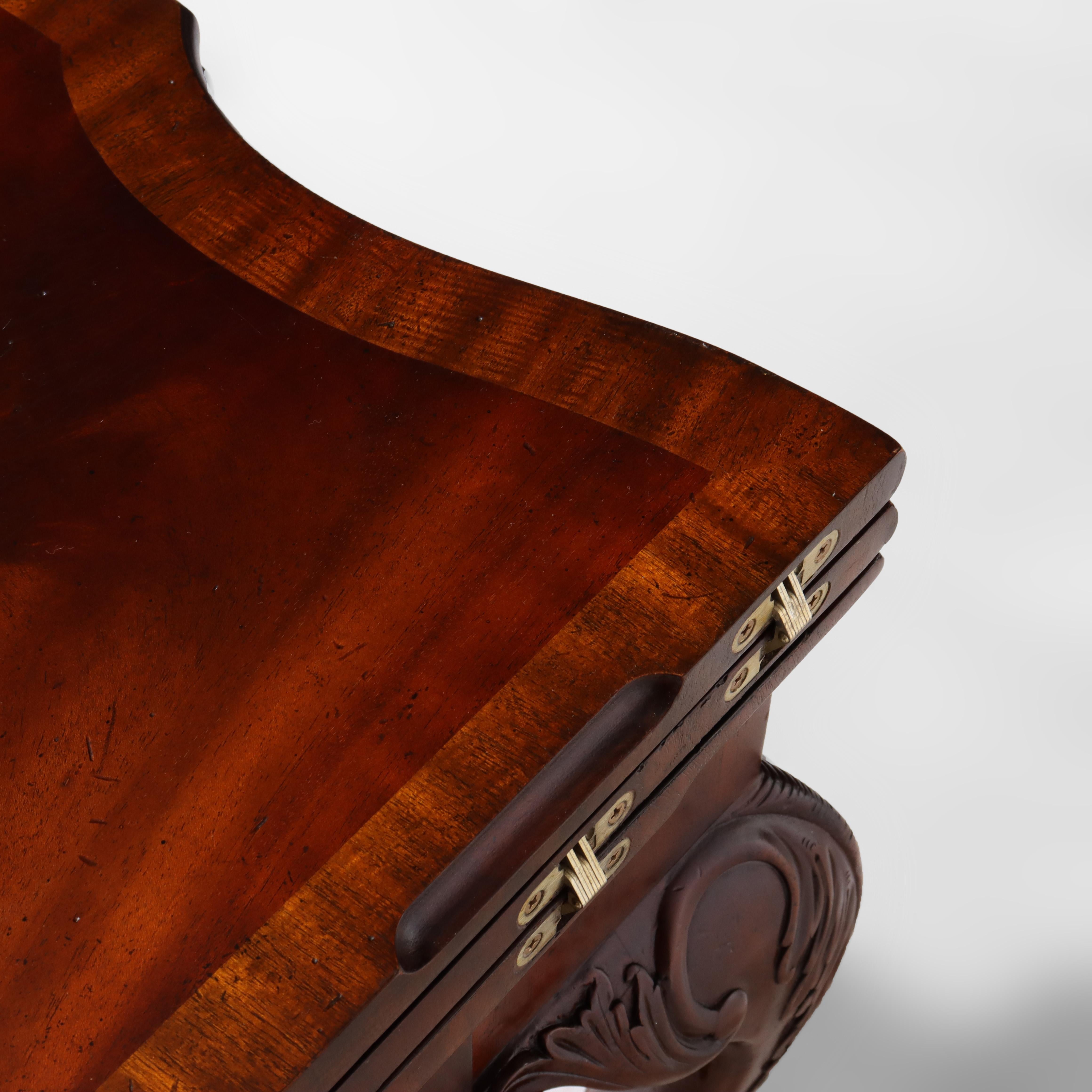 Maitland Smith Table de jeu en acajou sculpté de style Chippendale avec pieds griffes en vente 4