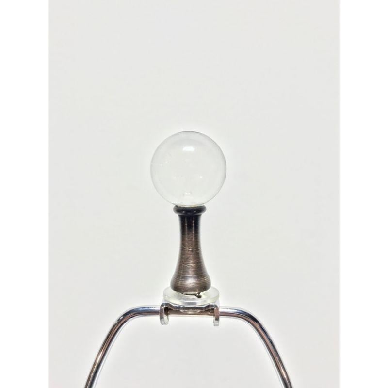 Lampe de bureau contemporaine MAITLAND SMITH en céramique et lucite en vente 1