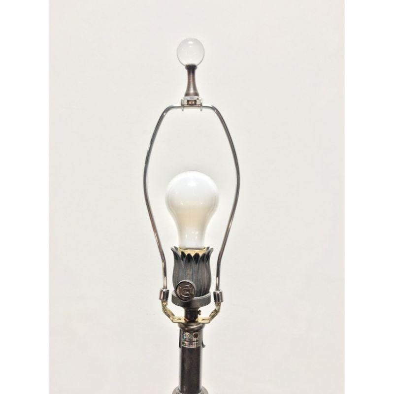 Lampe de bureau contemporaine MAITLAND SMITH en céramique et lucite en vente 2