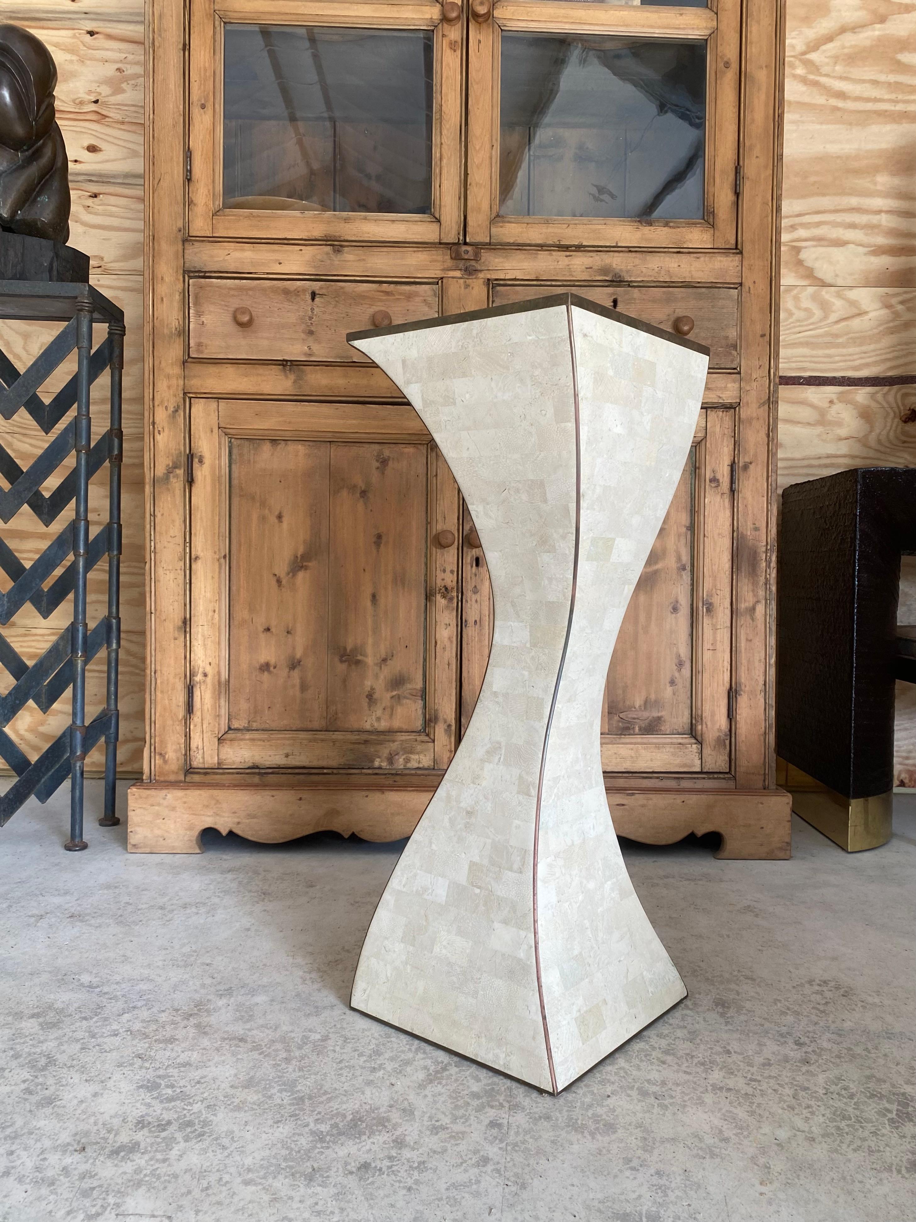 Piedistallo scultoreo in ottone e corallo di Maitland Smith in vendita 8