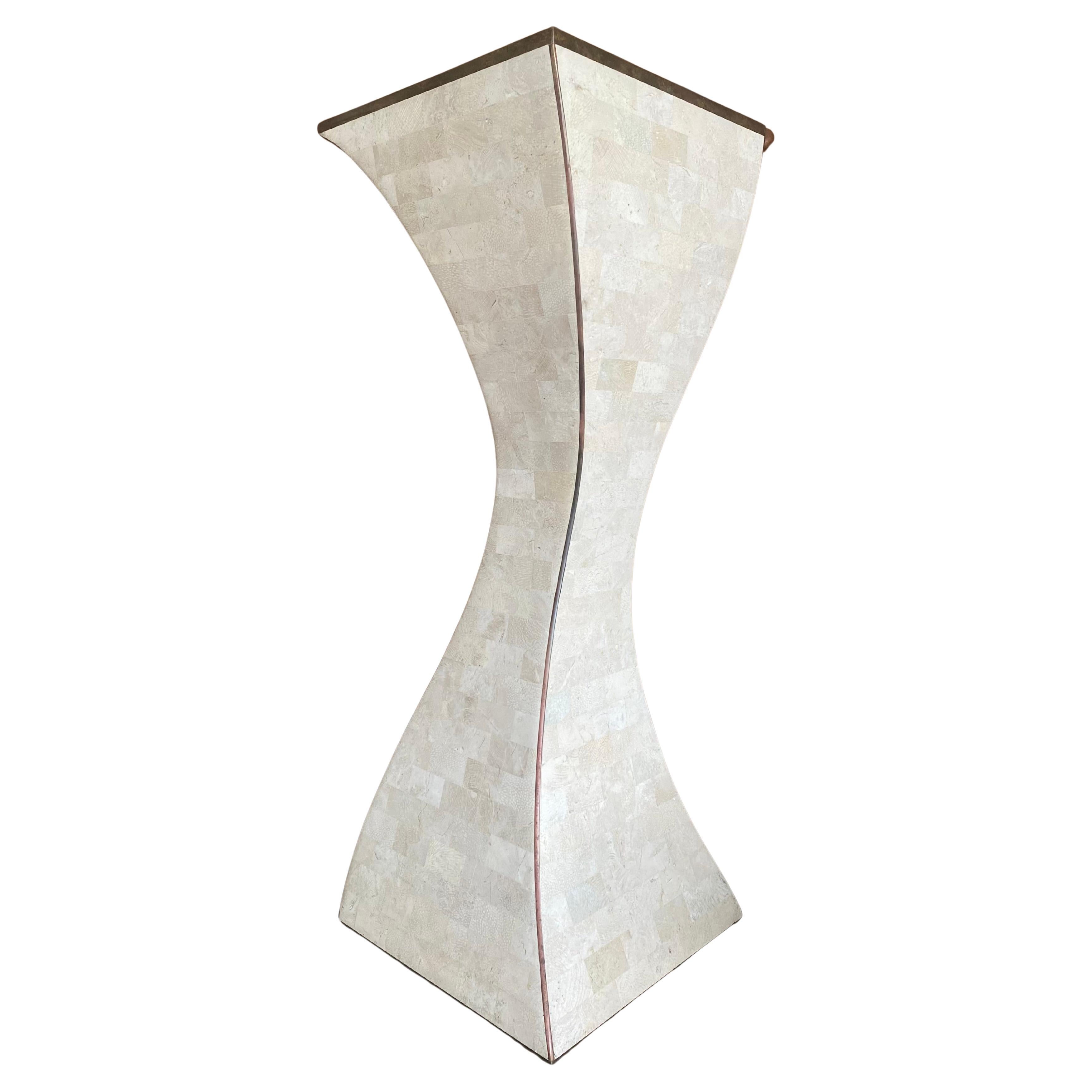 Piedistallo scultoreo in ottone e corallo di Maitland Smith in vendita