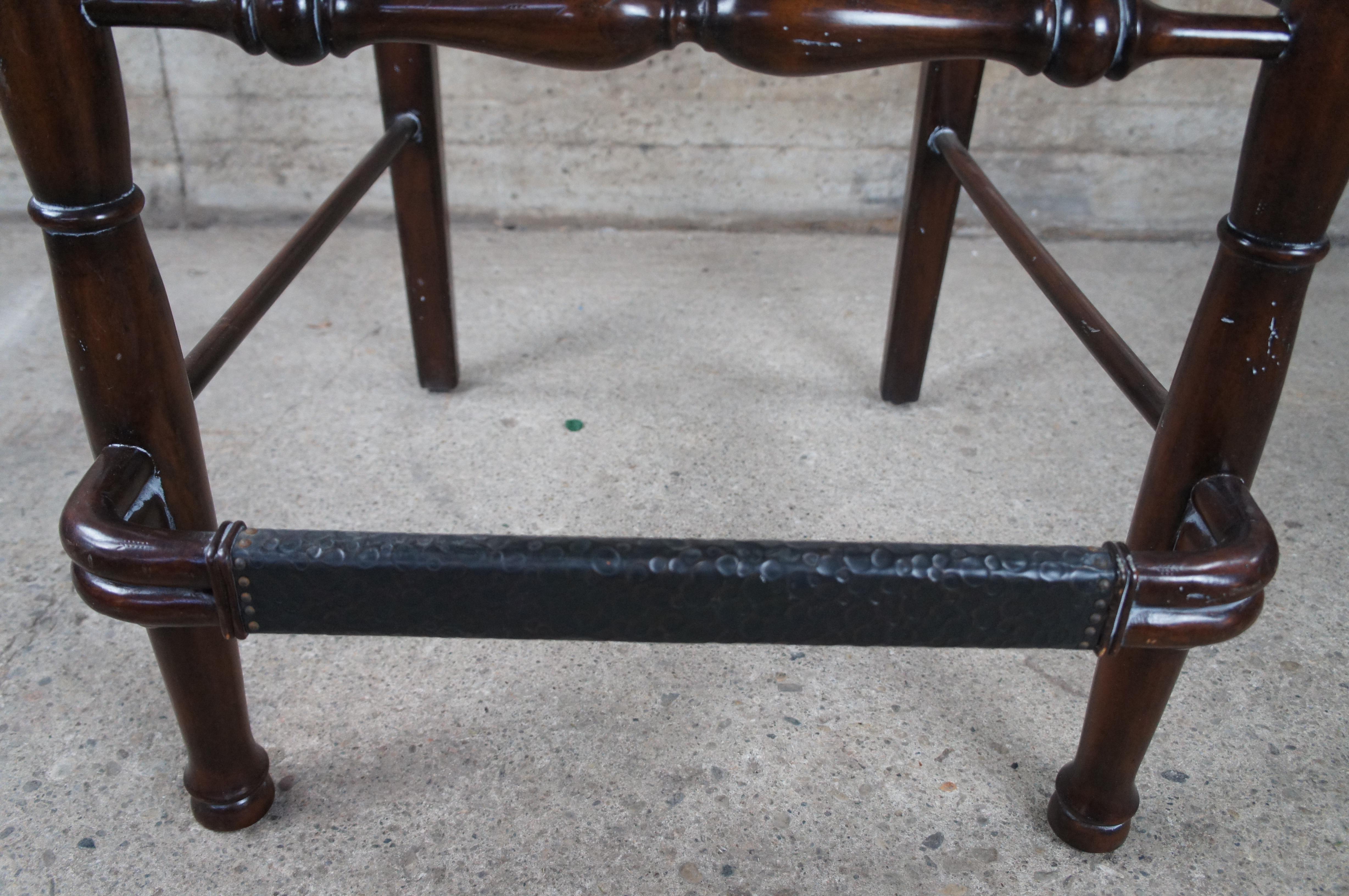 Maitland Smith Taburete de bar Country French Hunt Club de caoba y cuero con respaldo de escalera en venta 1