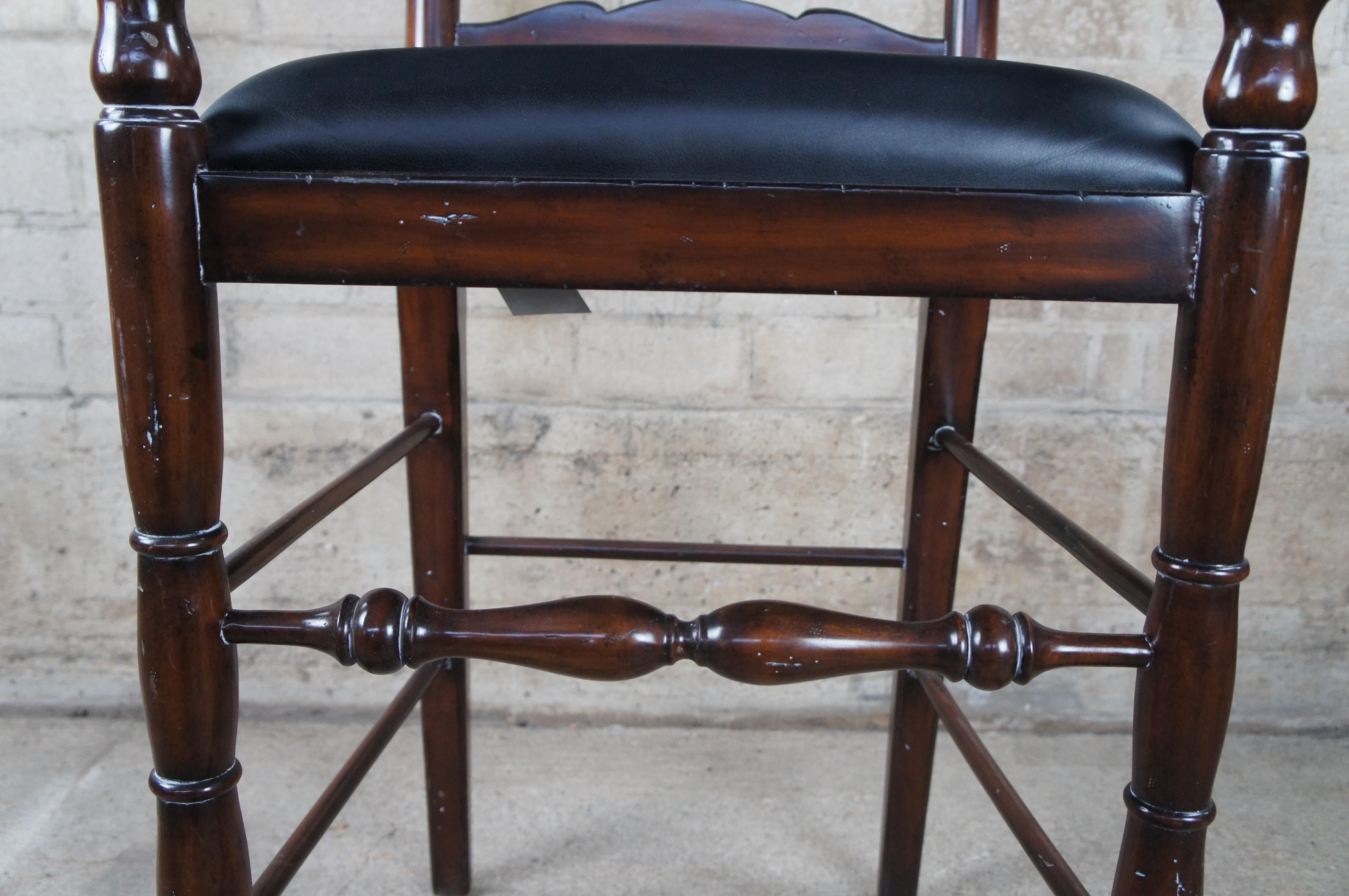 Maitland Smith Taburete de bar Country French Hunt Club de caoba y cuero con respaldo de escalera en venta 2