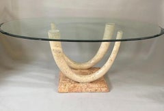Table de salle  manger Maitland Smith en marbre et pierre fossile, tats-Unis, annes 1980