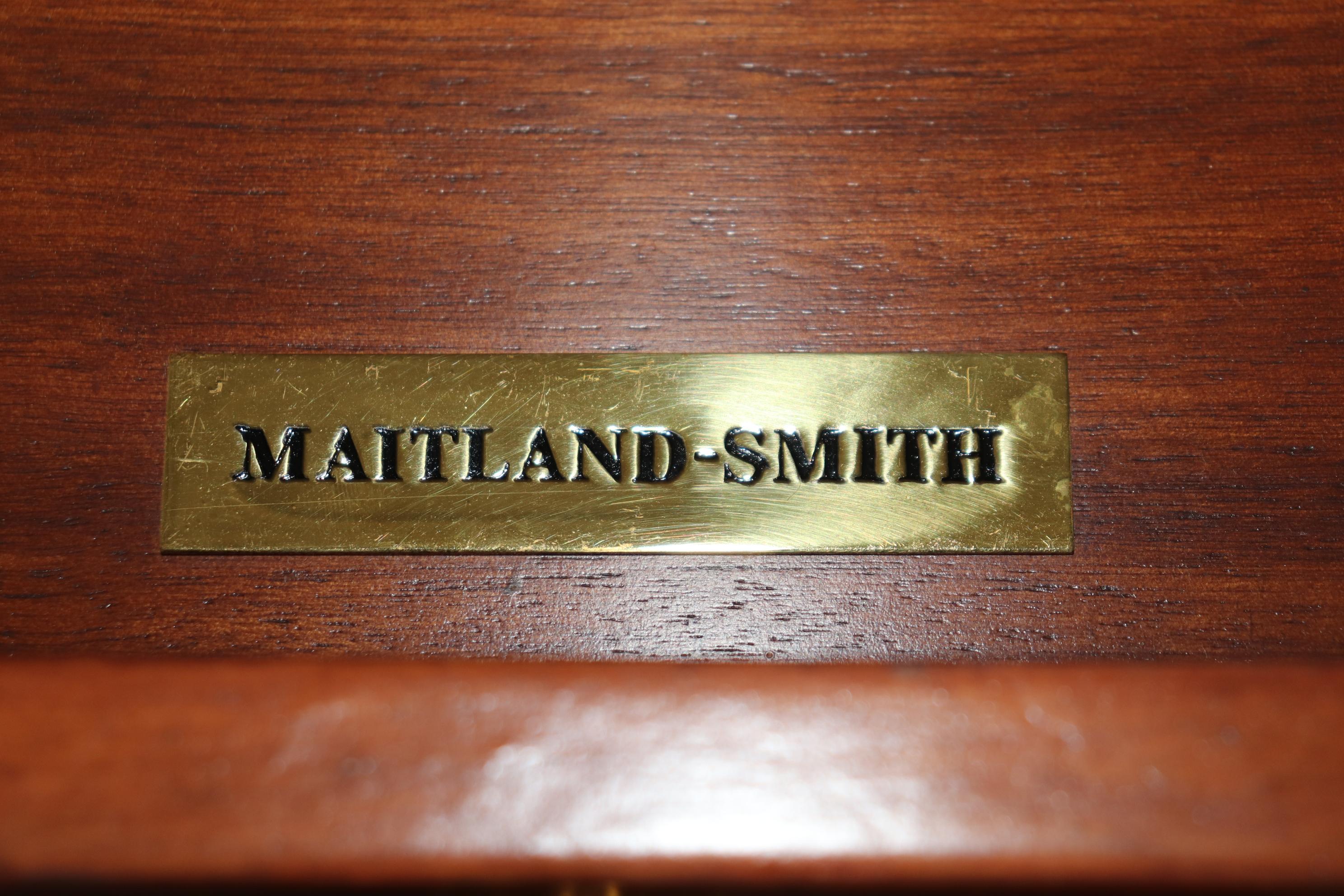 Philippin Commode Maitland Smith enveloppée de cuir gaufré  en vente