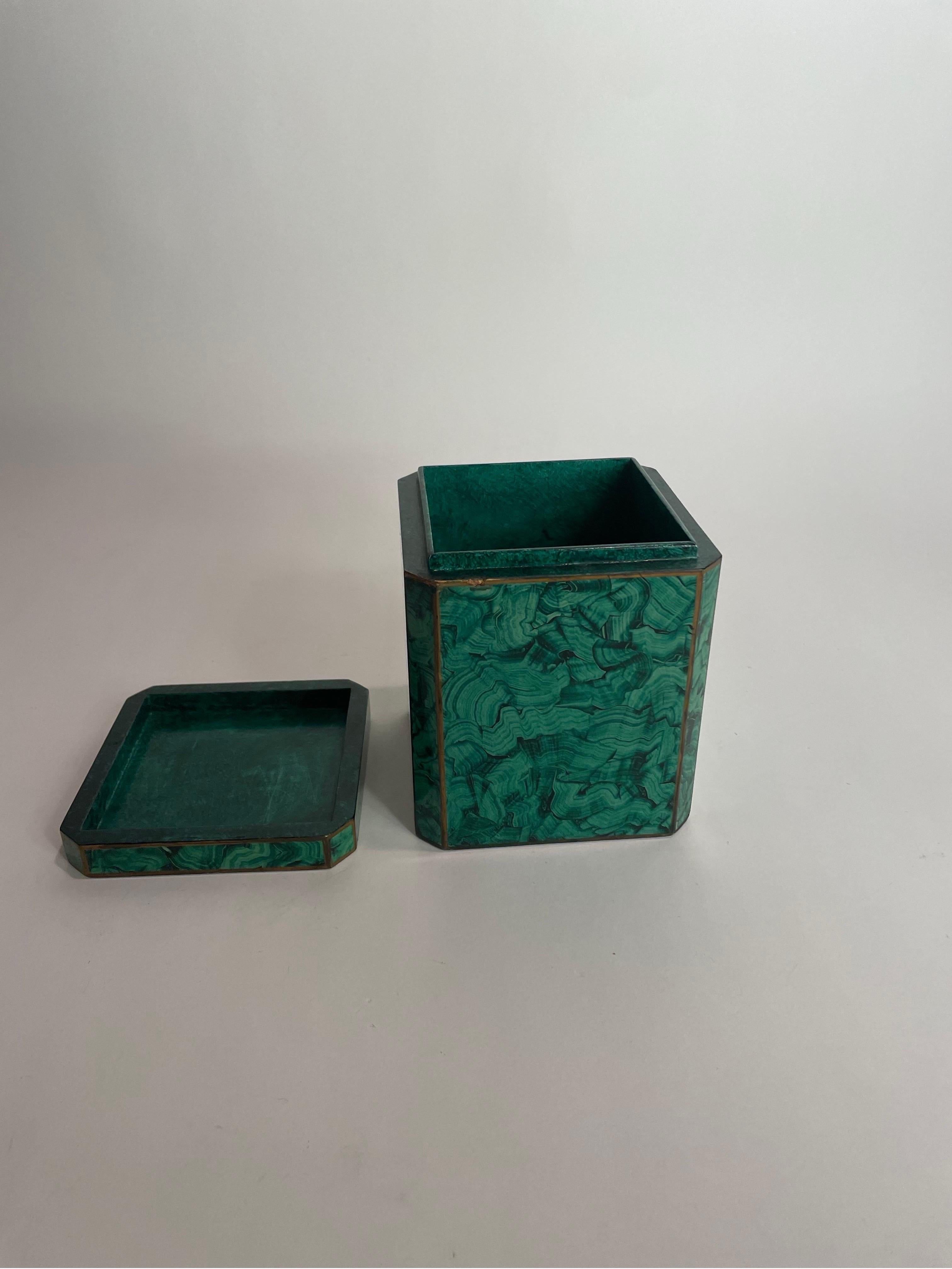 Caja de malaquita de imitación Maitland Smith Norteamericano en venta