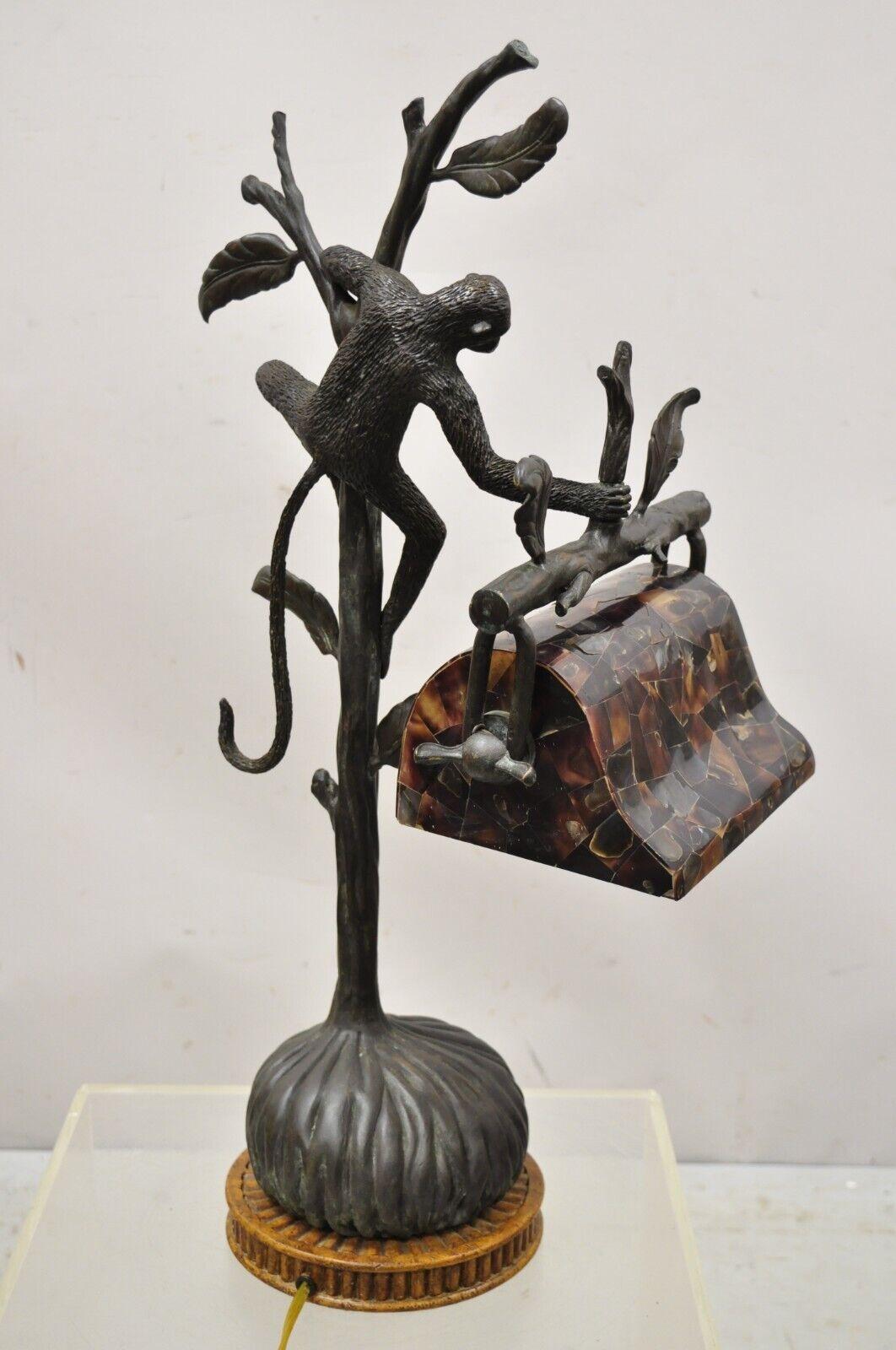 Maitland Smith - Lampe de bureau Figural Monkey Bronze avec abat-jour Pen Shell en vente 5