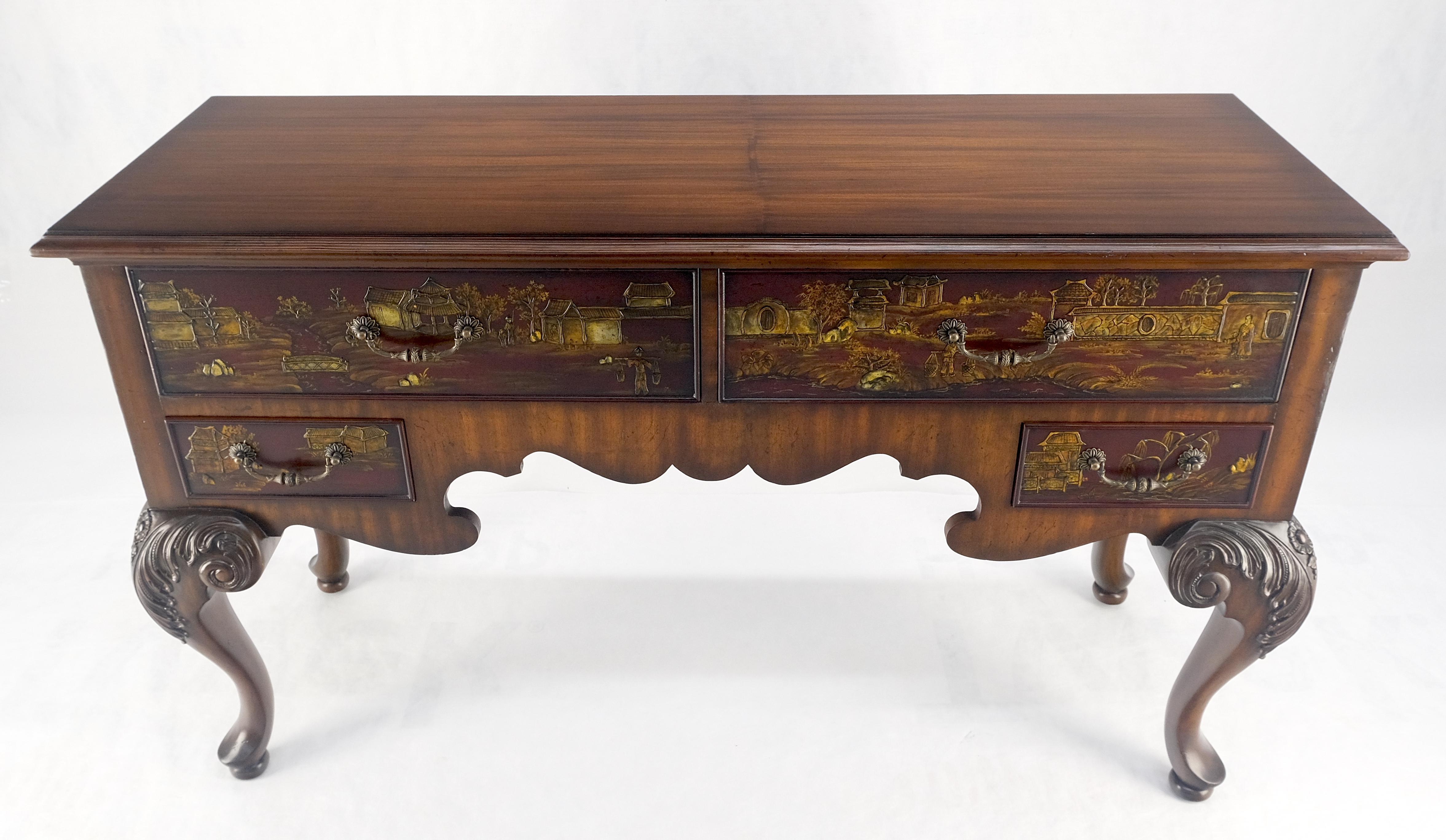 Maitland Smith Finemente intagliato Due cassetti intagliati Chinoiserie Console Sideboard MINT In condizioni ottime in vendita a Rockaway, NJ