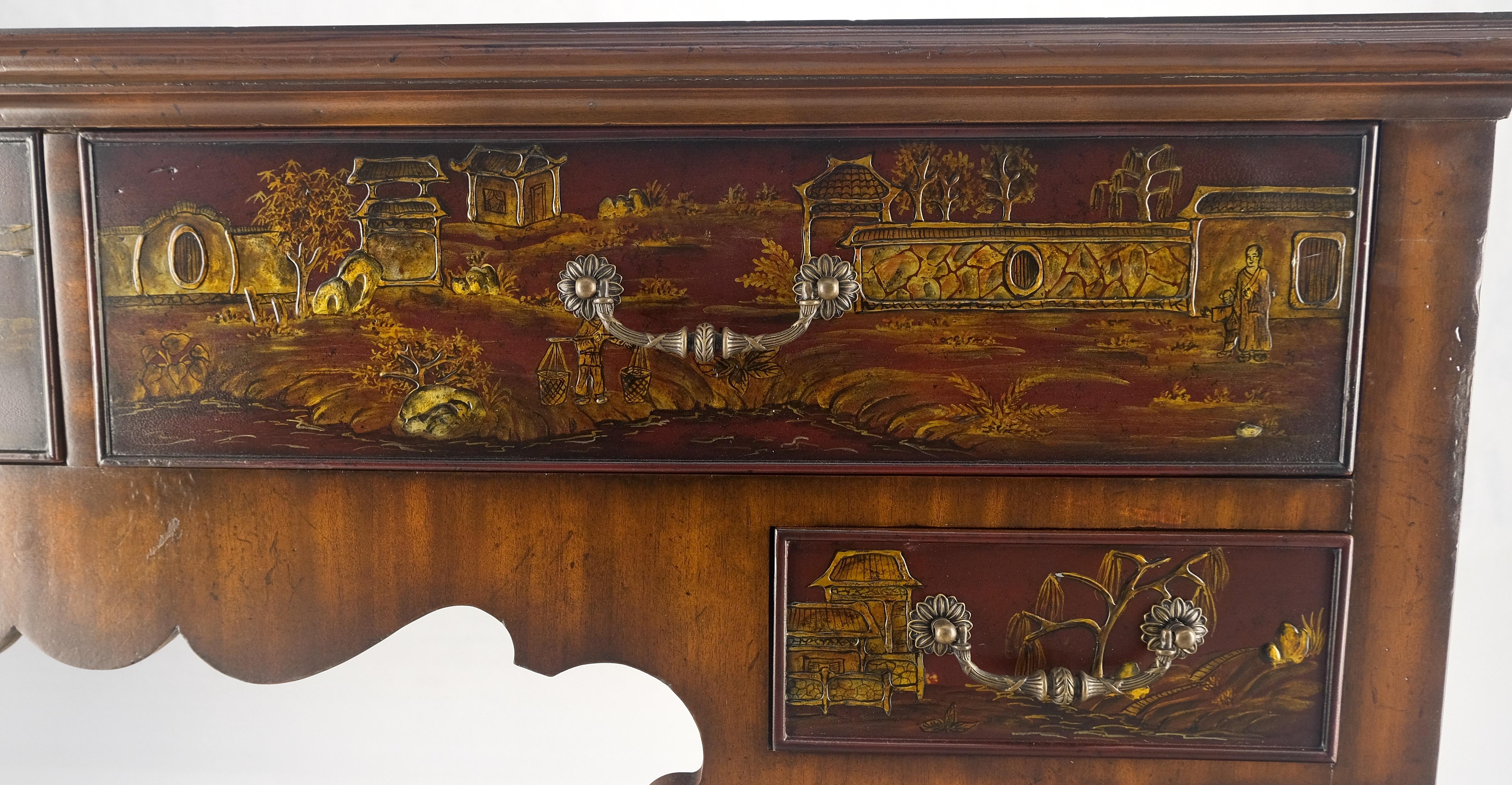 XX secolo Maitland Smith Finemente intagliato Due cassetti intagliati Chinoiserie Console Sideboard MINT in vendita