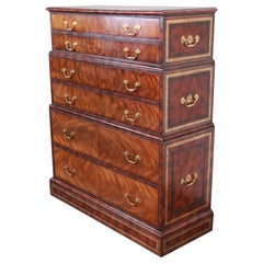 Maitland Smith Acajou flammé et cuir Coffre sur coffre Dresser Highboy